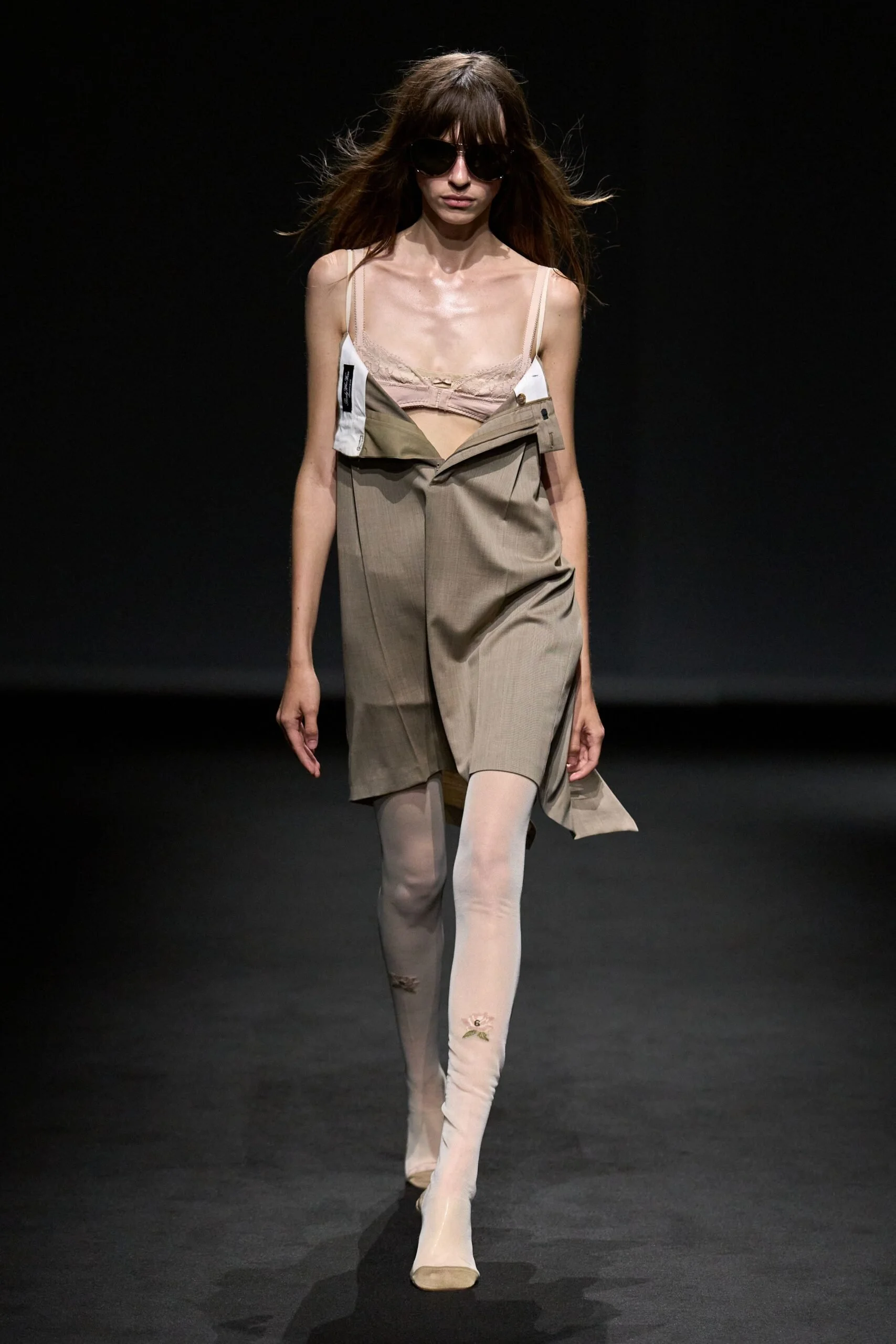 mm6-maison-margiela-spring-2027-ready-to-wear-look-01-scaled.jpg