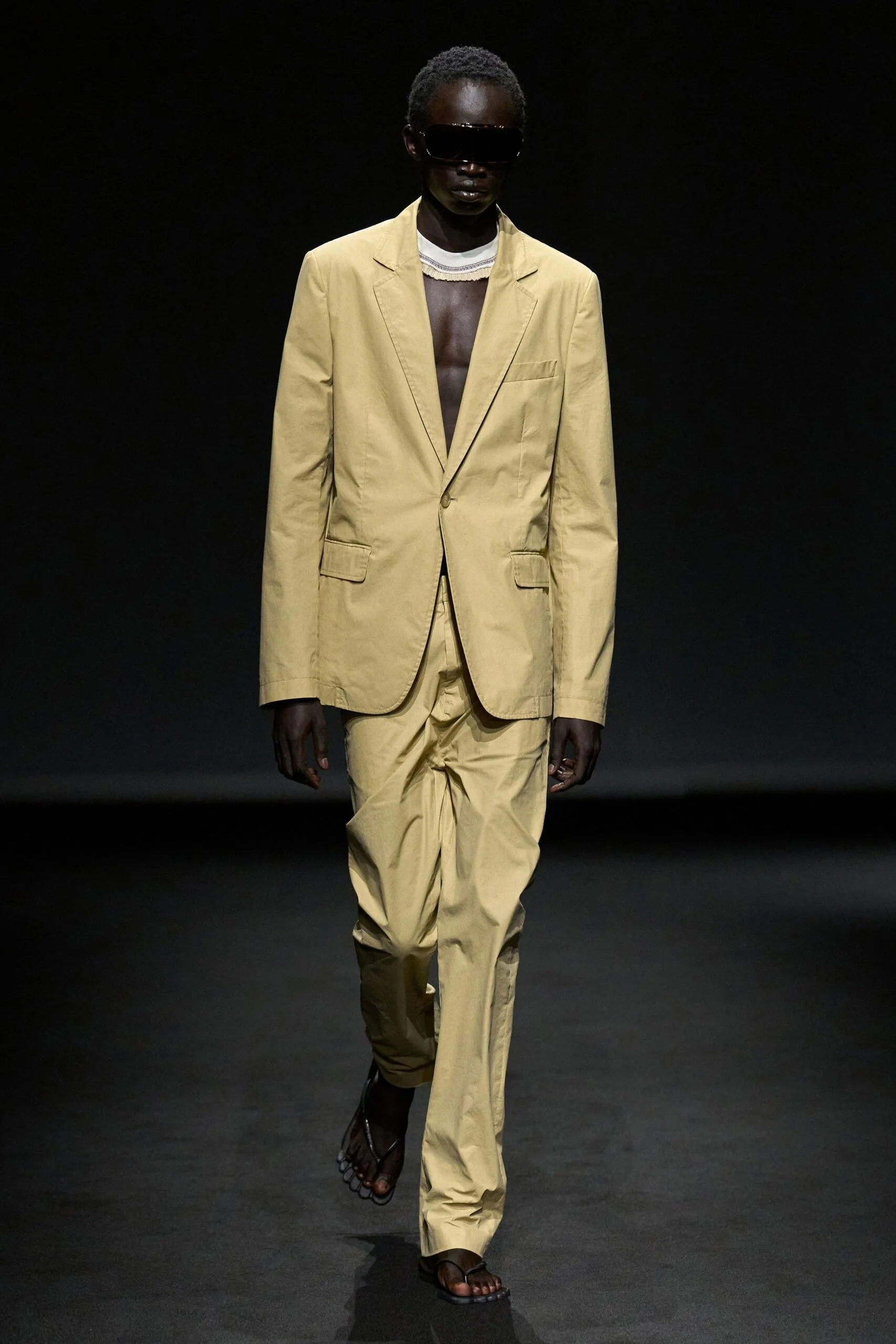mm6-maison-margiela-spring-2027-ready-to-wear-look-10-scaled.jpg