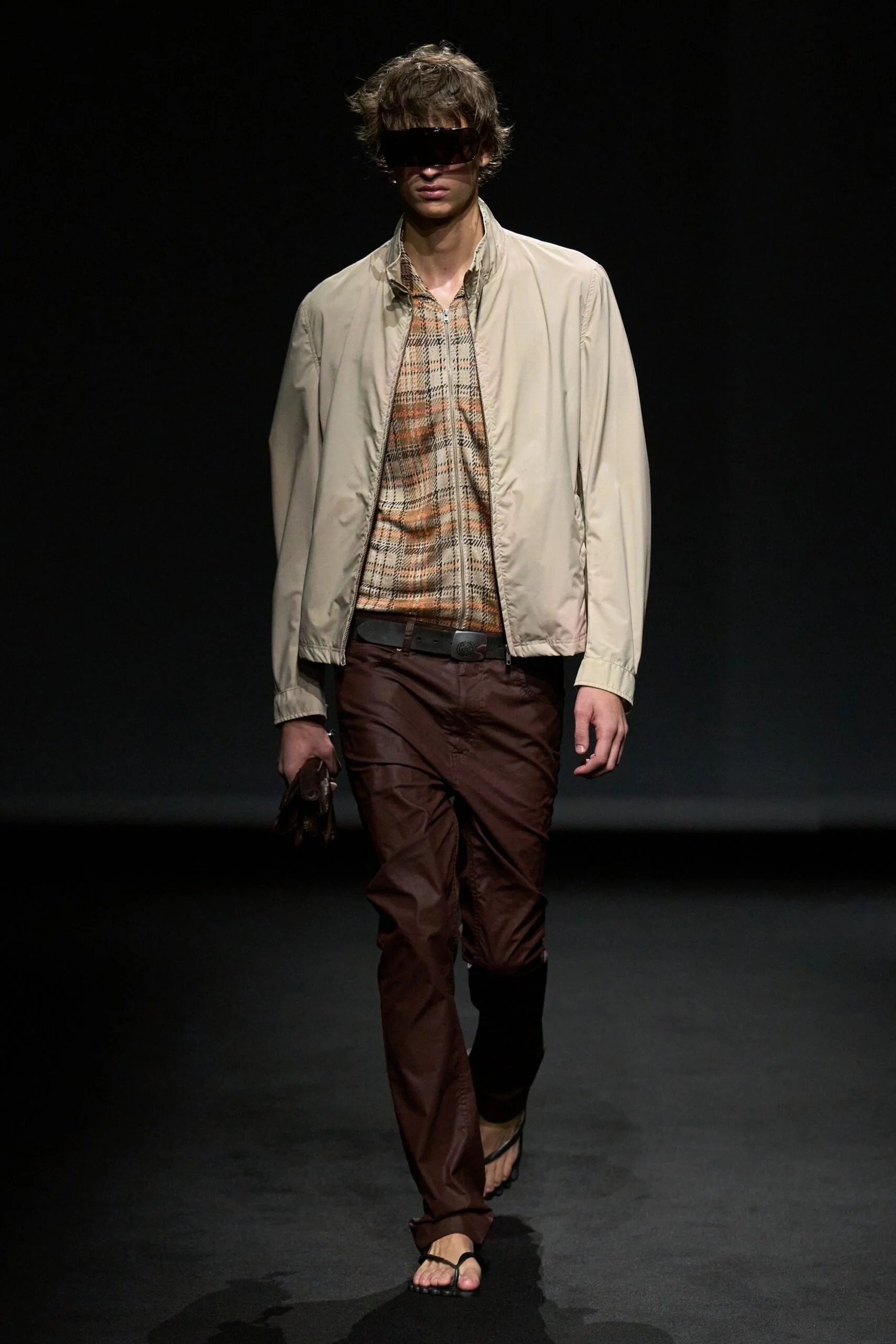 mm6-maison-margiela-spring-2027-ready-to-wear-look-15-scaled.jpg