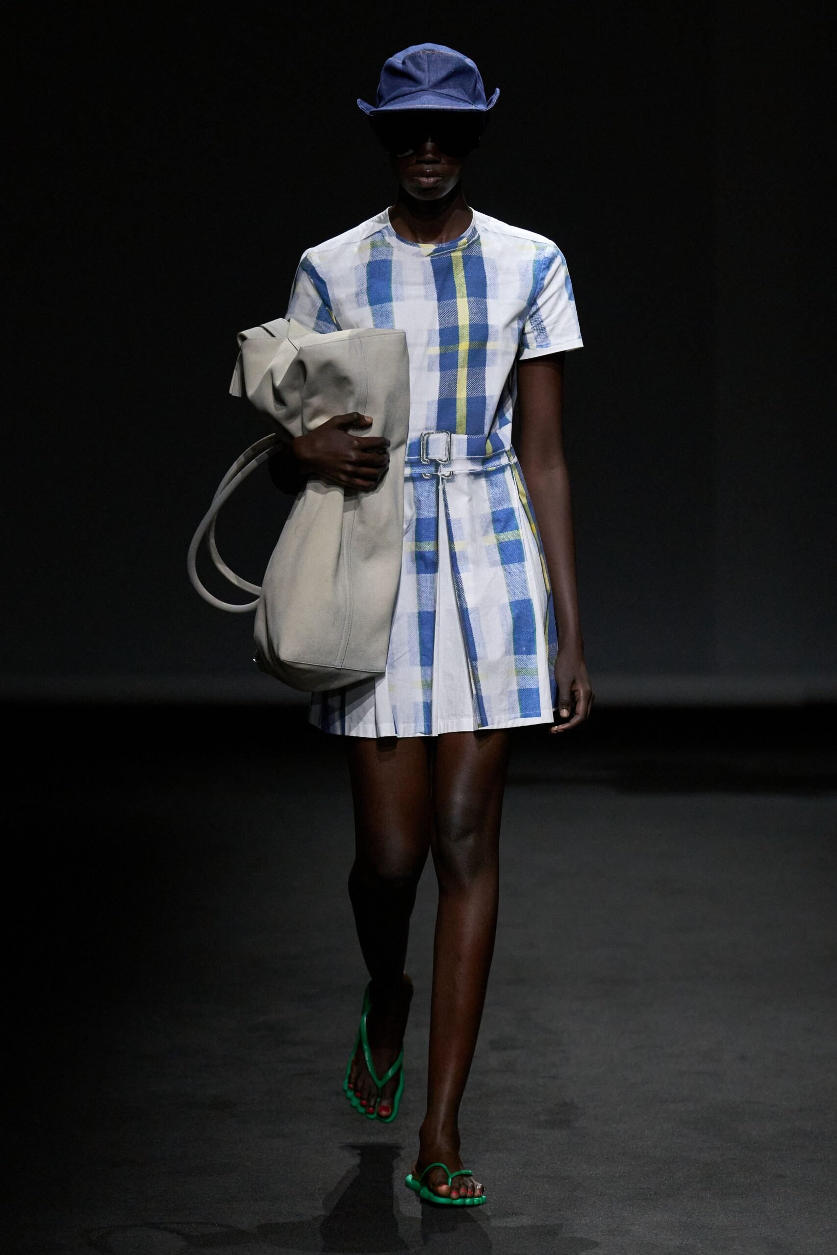 mm6-maison-margiela-spring-2027-ready-to-wear-look-26-scaled.jpg