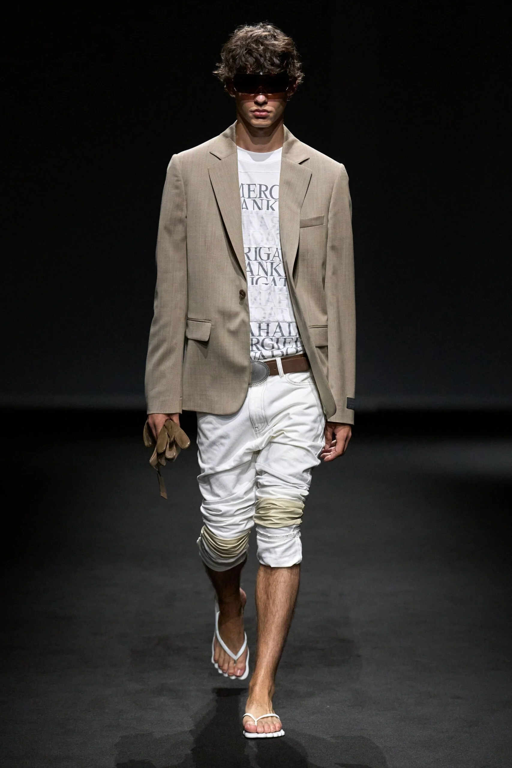 mm6-maison-margiela-spring-2027-ready-to-wear-look-32-scaled.jpg