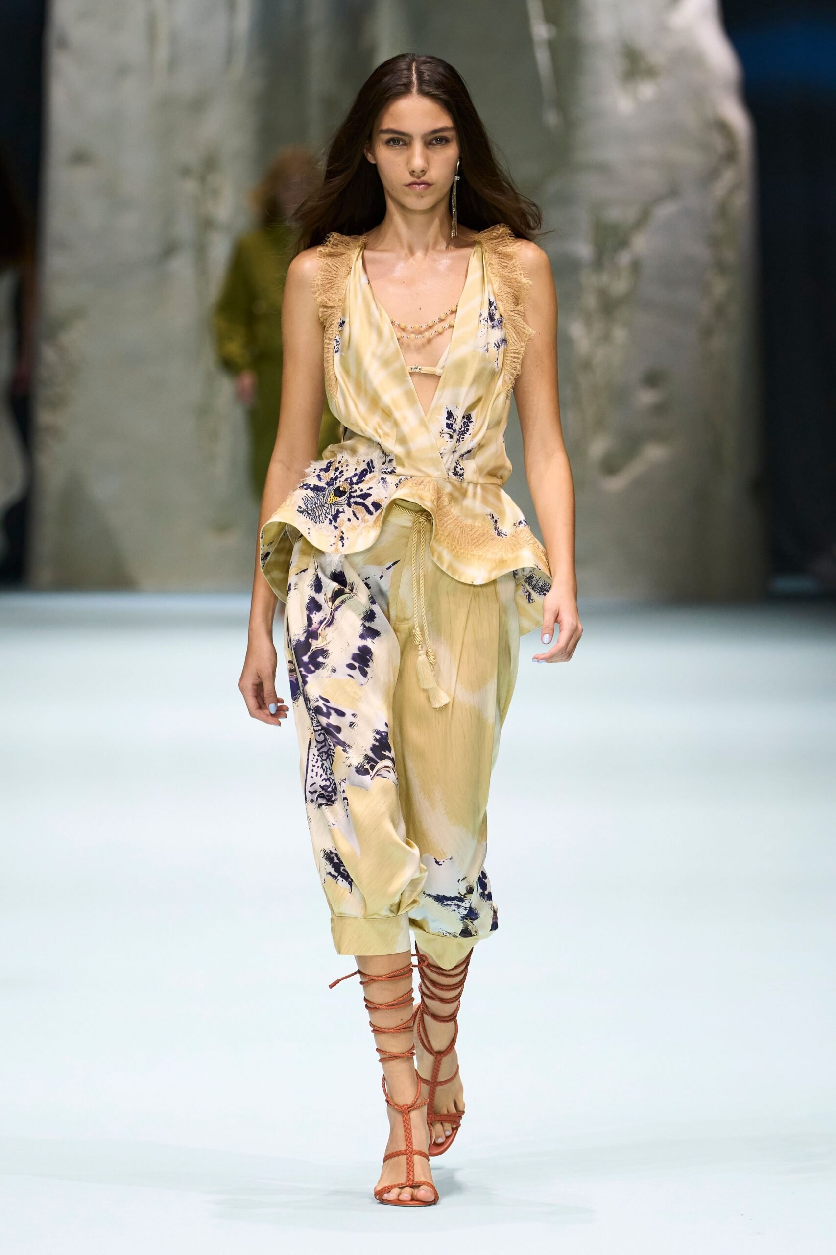 genny-spring-2027-ready-to-wear-look-13-scaled.jpg