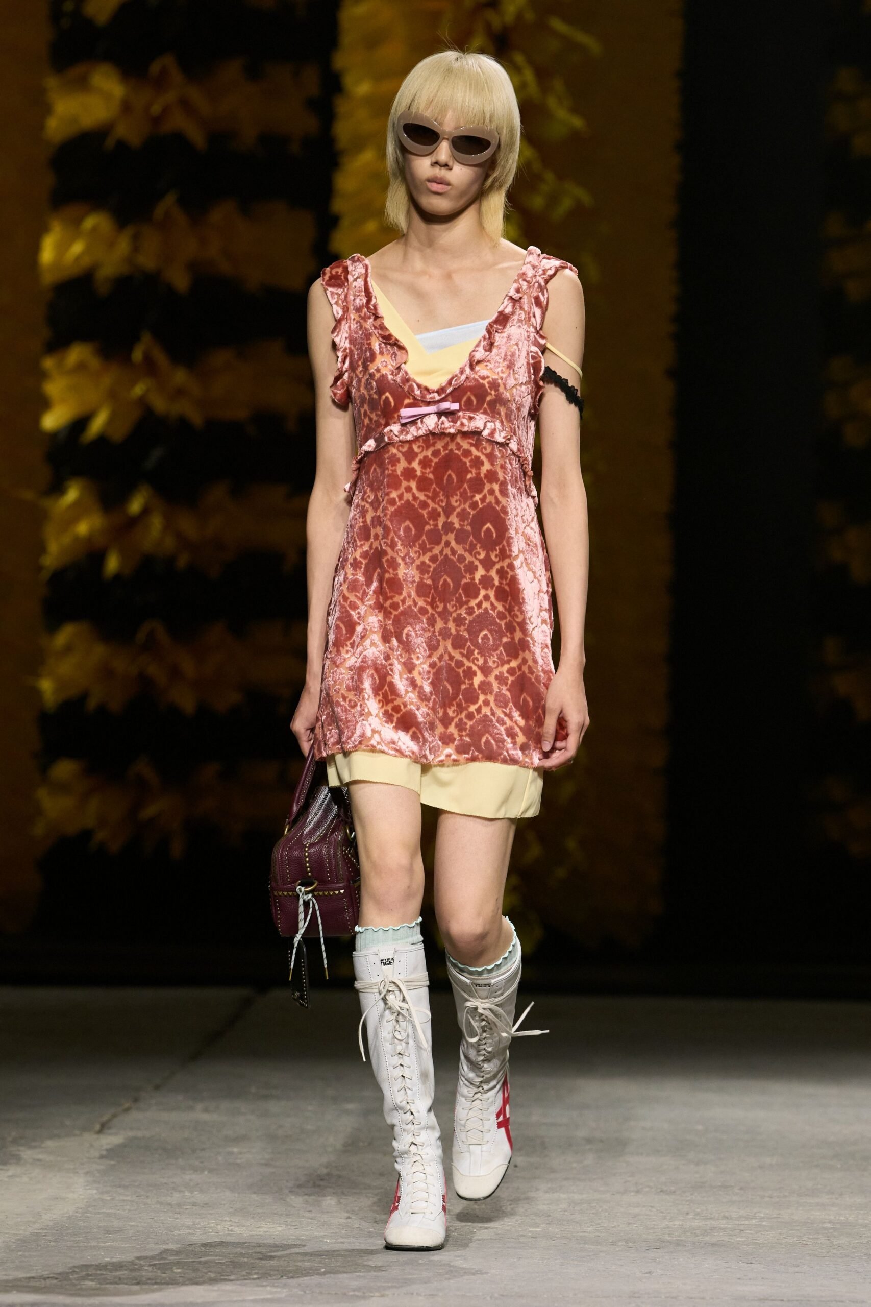 onitsuka-tiger-spring-2027-ready-to-wear-look-01-scaled.jpg