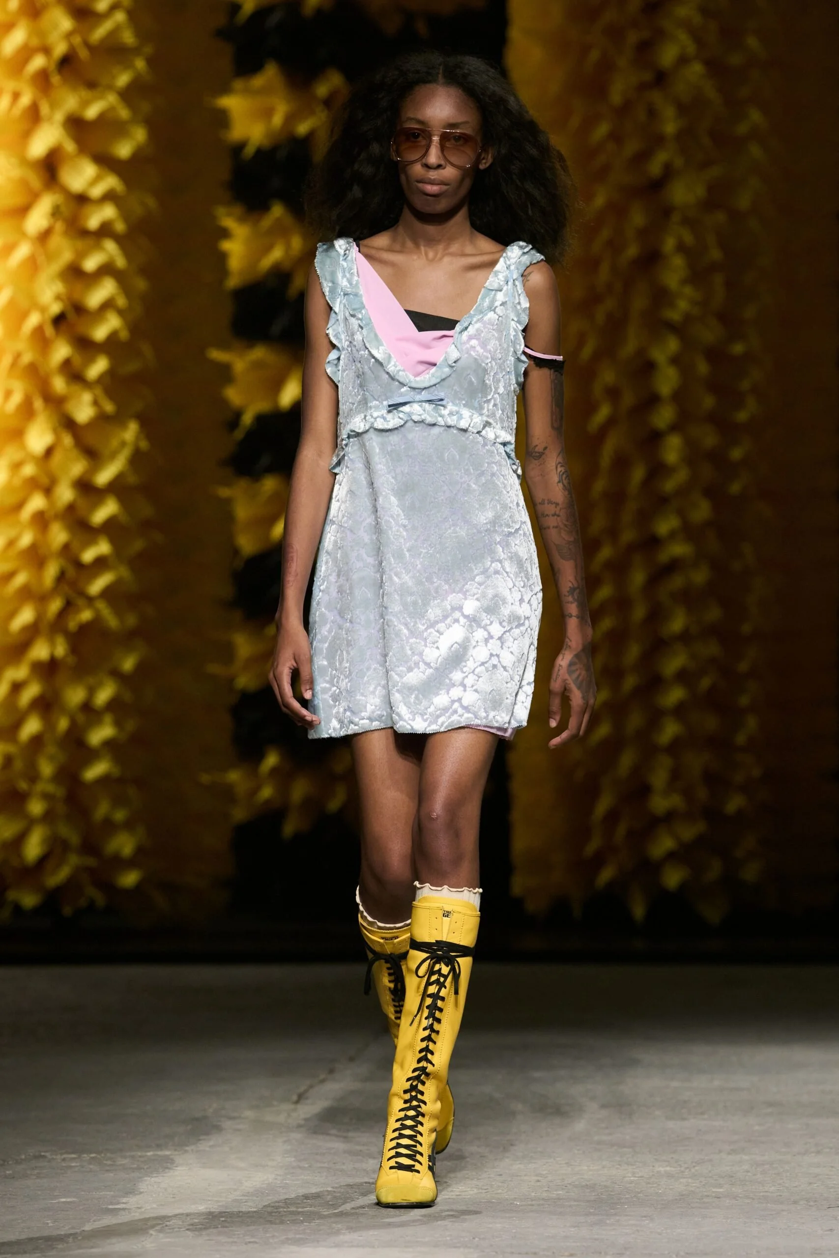 onitsuka-tiger-spring-2027-ready-to-wear-look-04-scaled.jpg