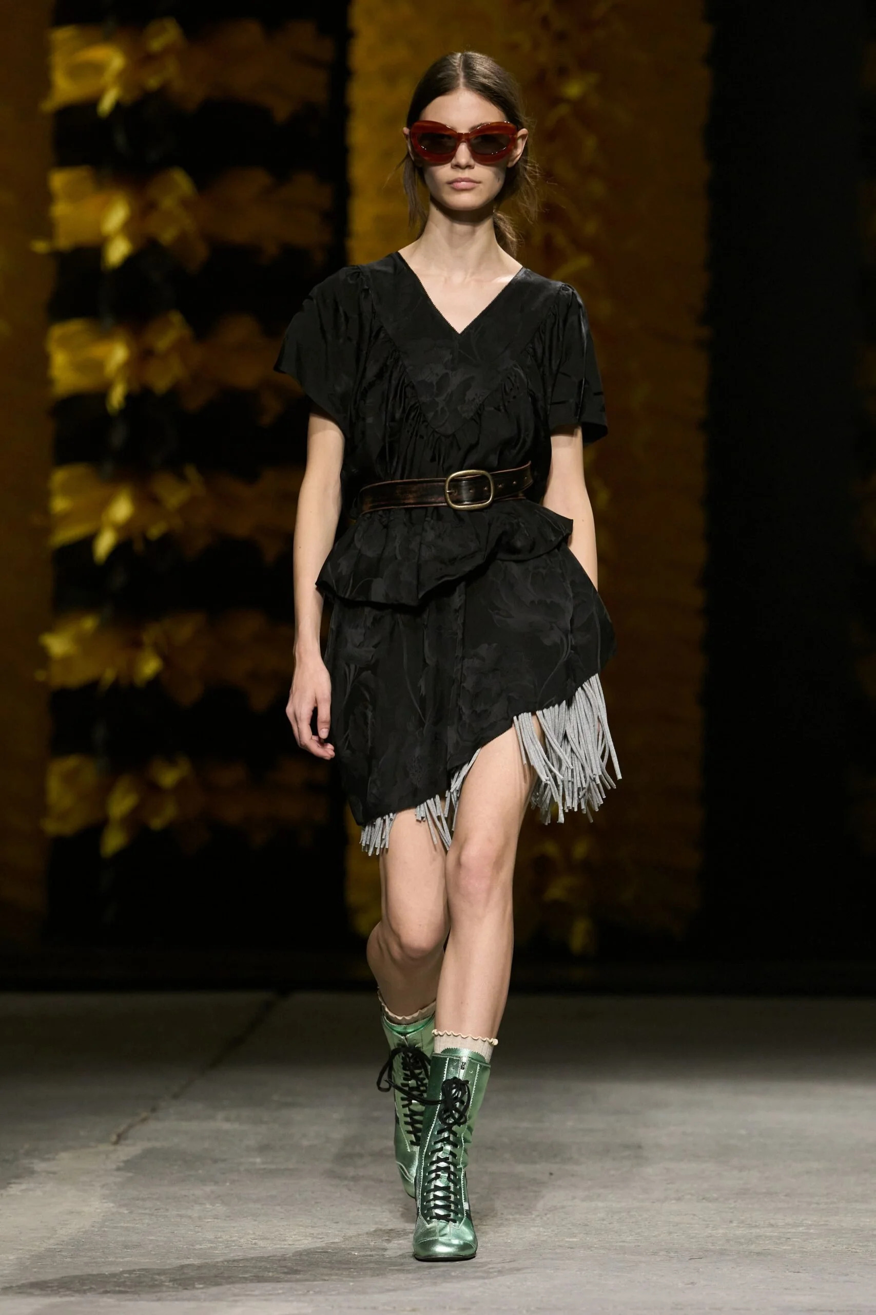 onitsuka-tiger-spring-2027-ready-to-wear-look-08-scaled.jpg