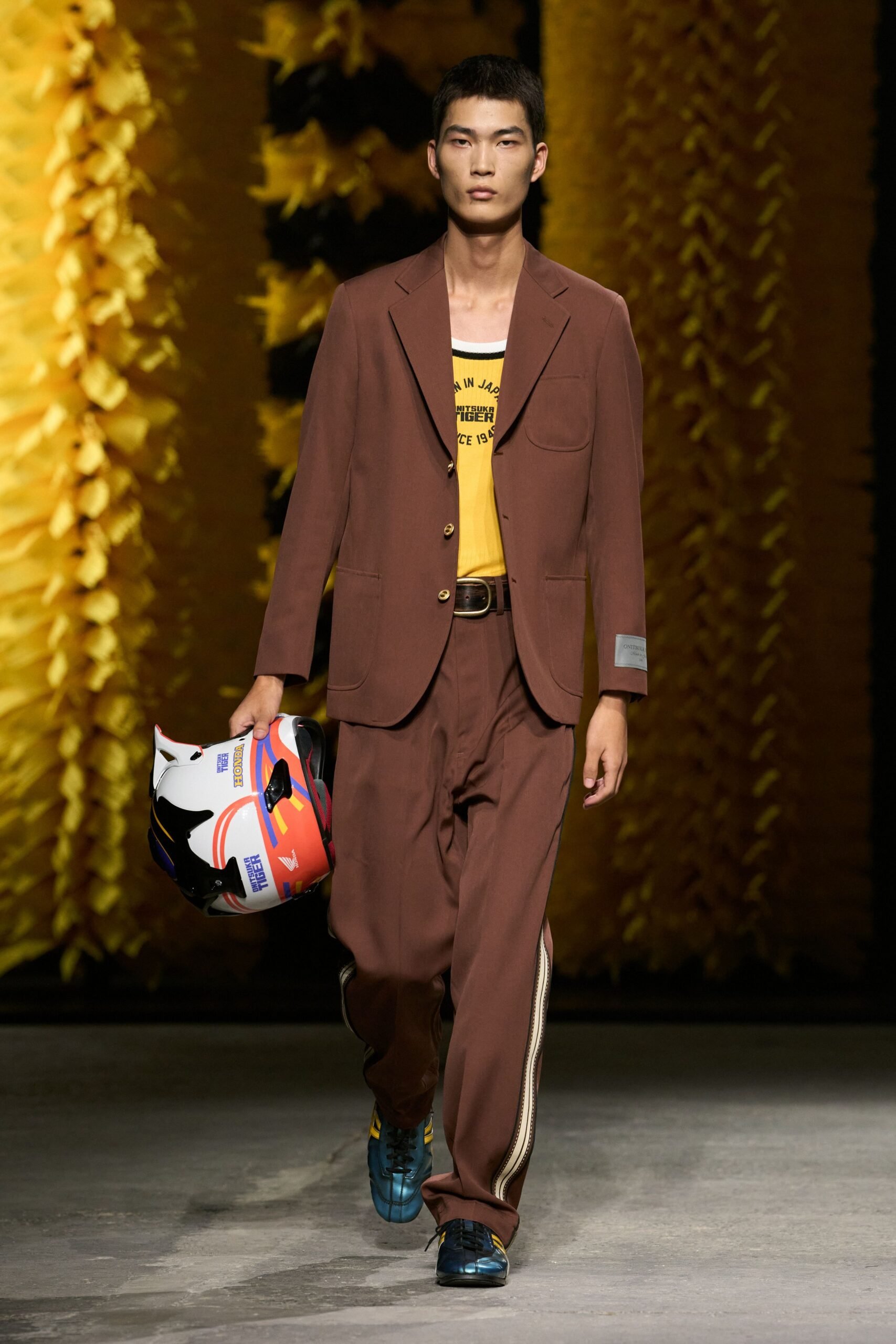 onitsuka-tiger-spring-2027-ready-to-wear-look-10-scaled.jpg
