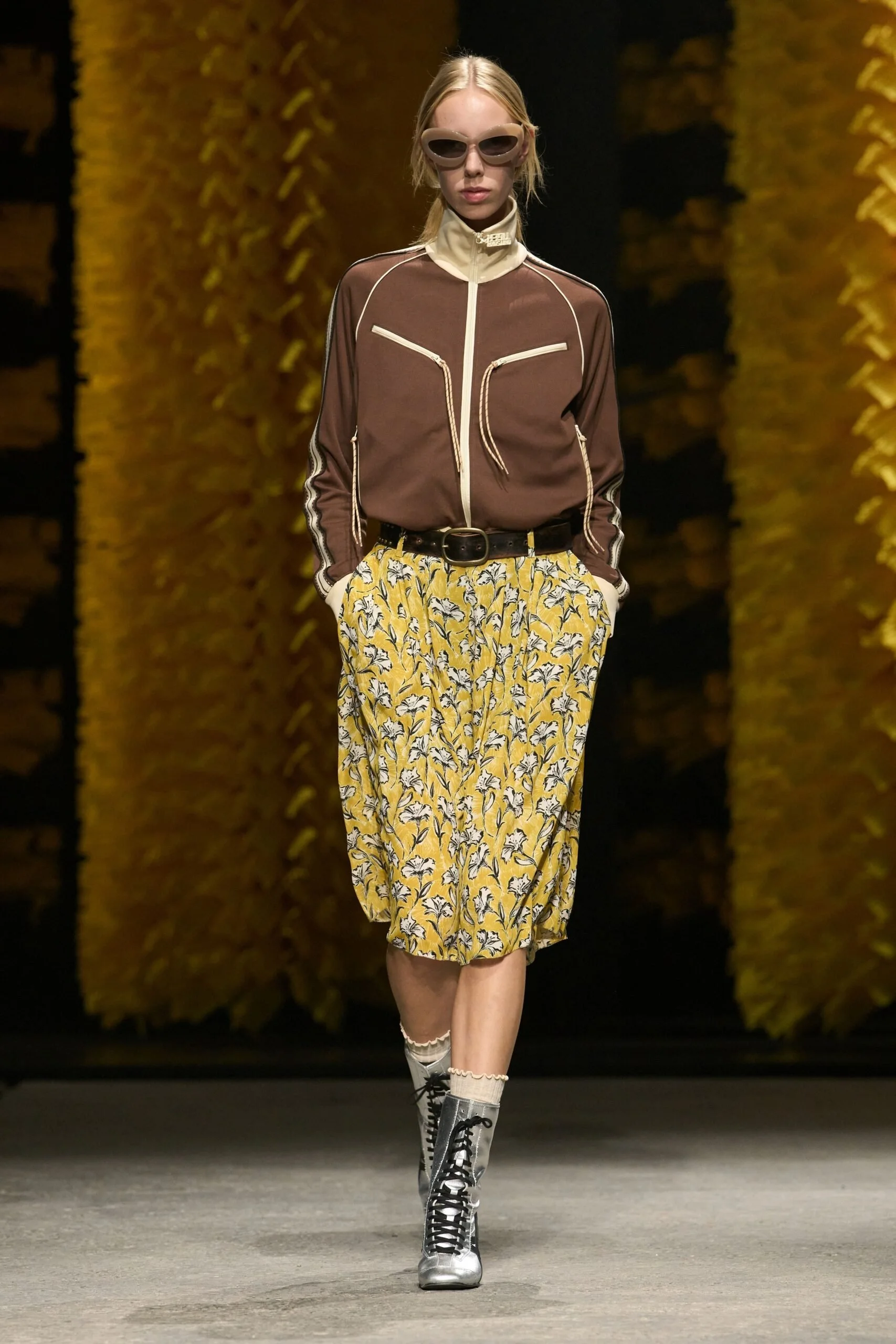 onitsuka-tiger-spring-2027-ready-to-wear-look-16-scaled.jpg