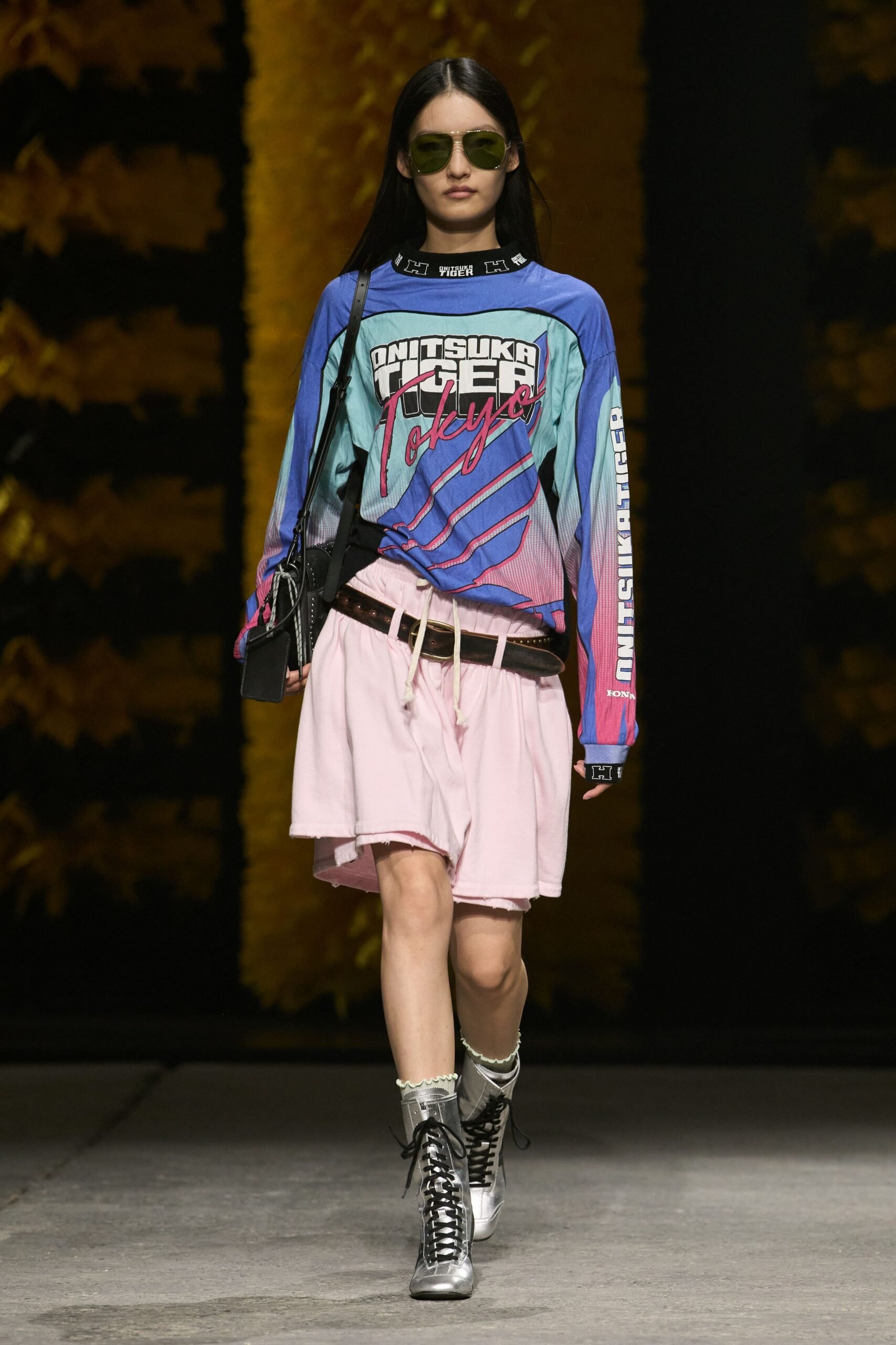 onitsuka-tiger-spring-2027-ready-to-wear-look-19-scaled.jpg
