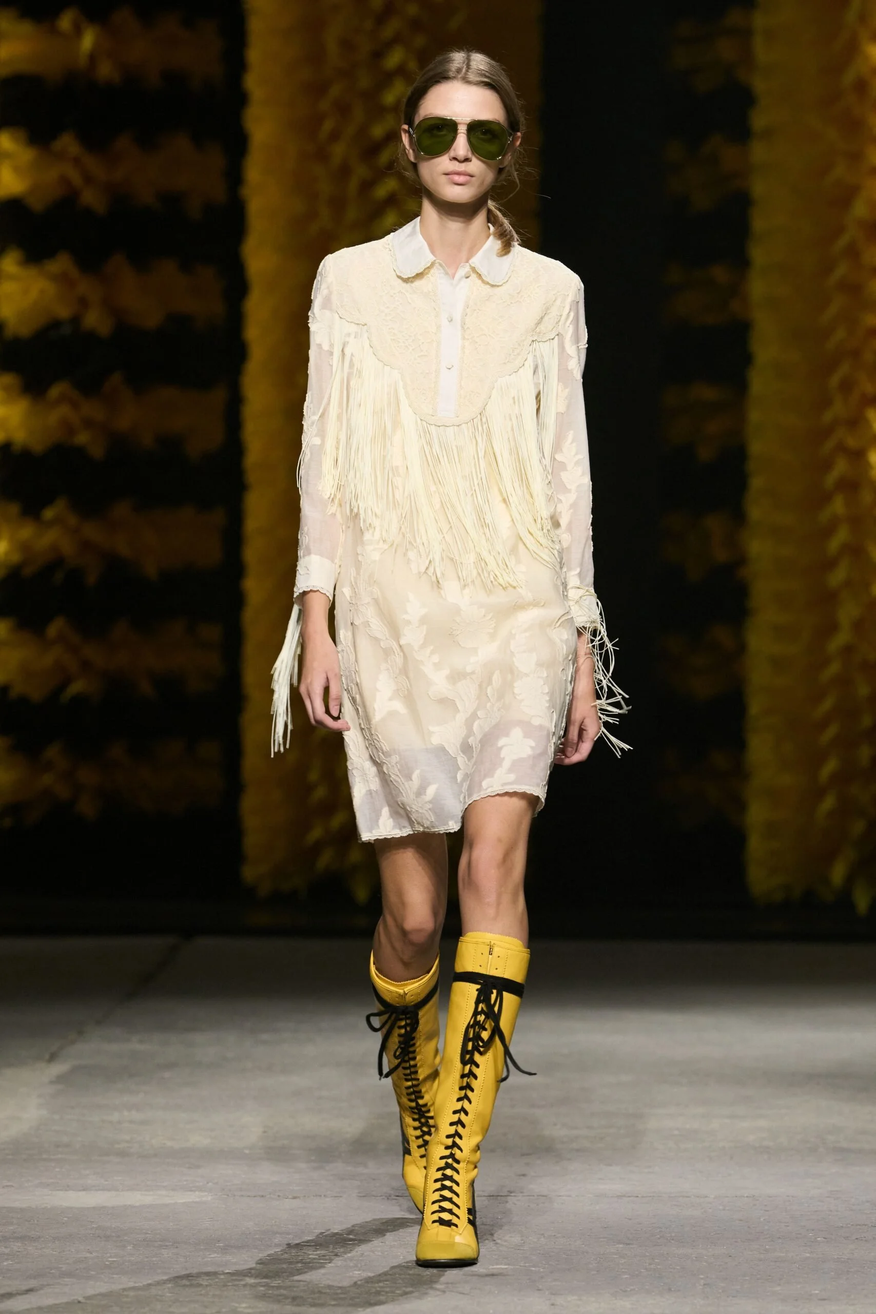 onitsuka-tiger-spring-2027-ready-to-wear-look-20-scaled.jpg