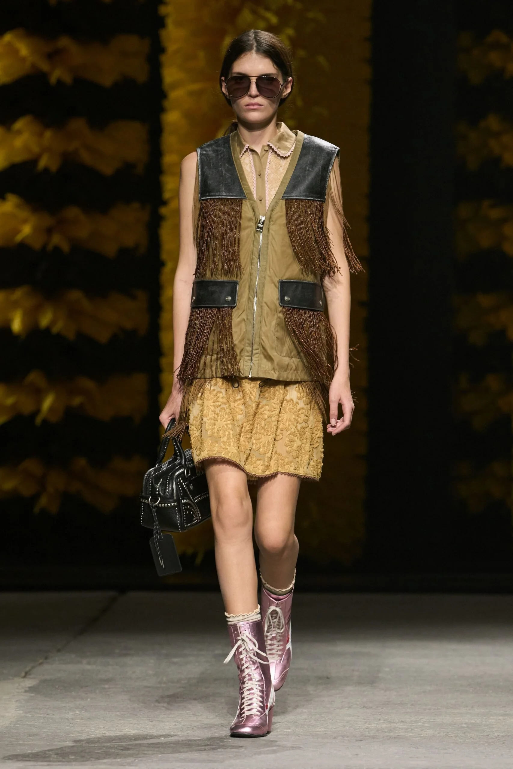 onitsuka-tiger-spring-2027-ready-to-wear-look-25-scaled.jpg