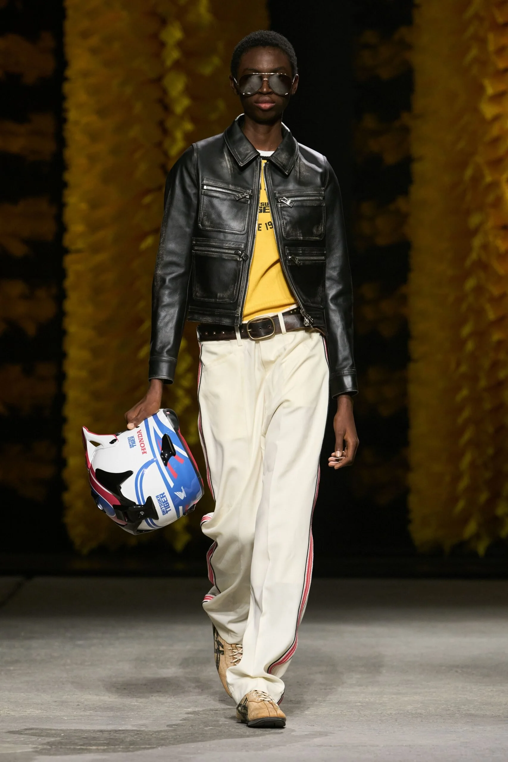 onitsuka-tiger-spring-2027-ready-to-wear-look-32-scaled.jpg