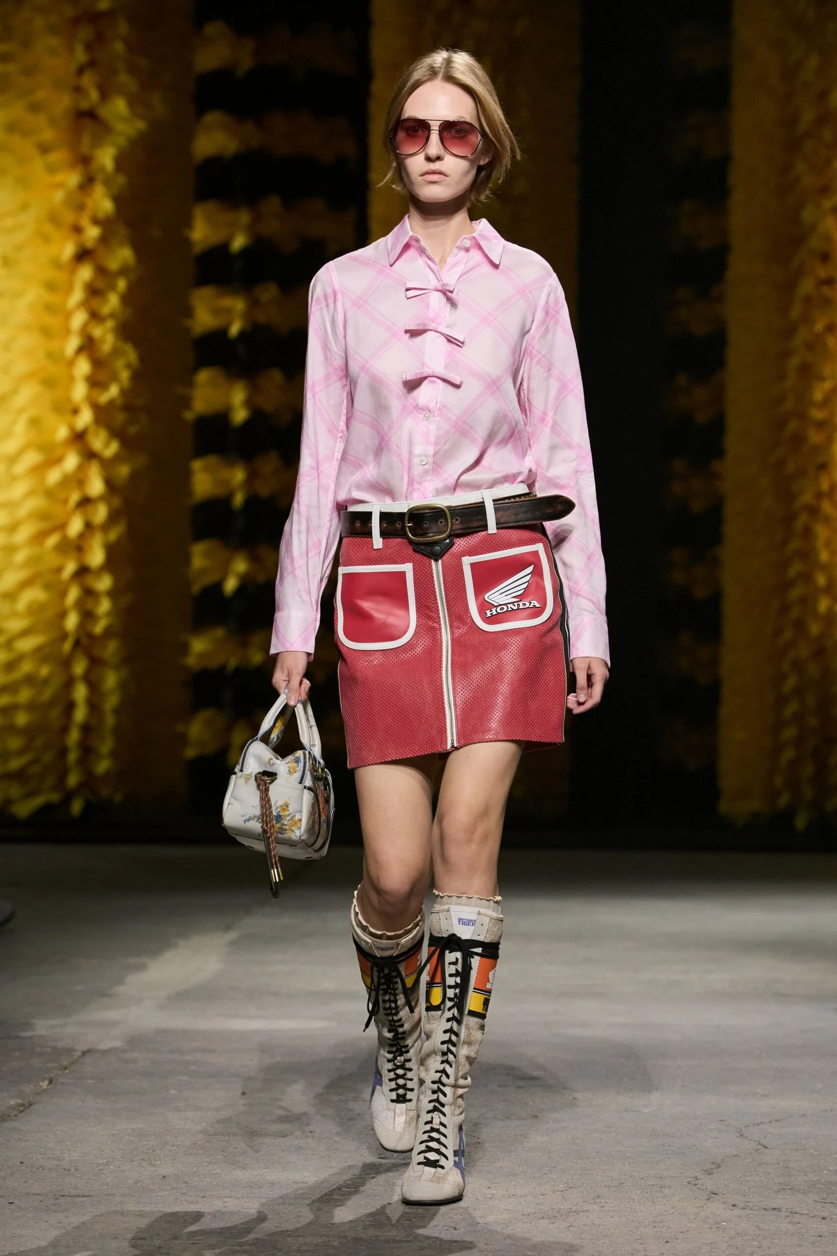 onitsuka-tiger-spring-2027-ready-to-wear-look-40-scaled.jpg