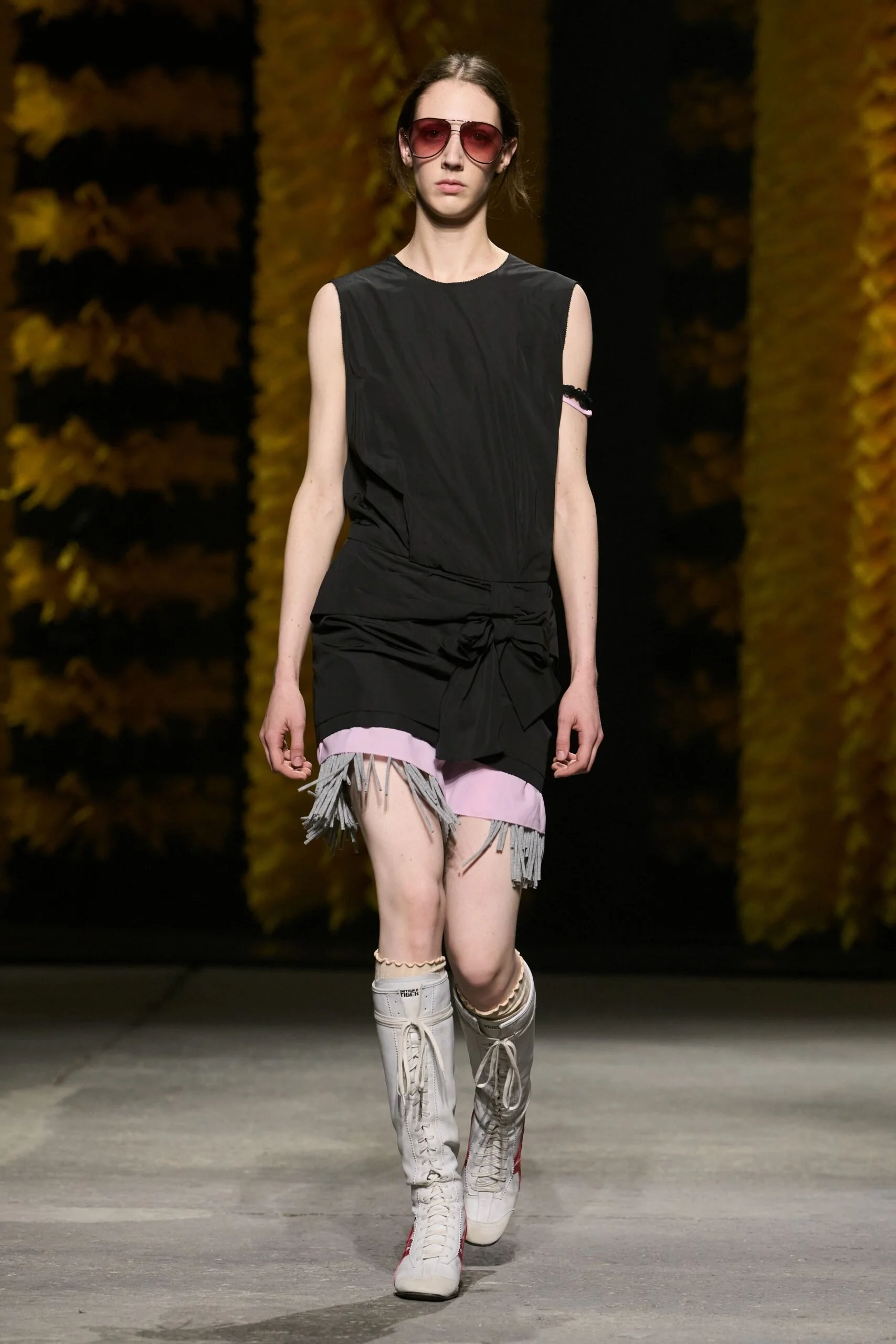 onitsuka-tiger-spring-2027-ready-to-wear-look-48-scaled.jpg