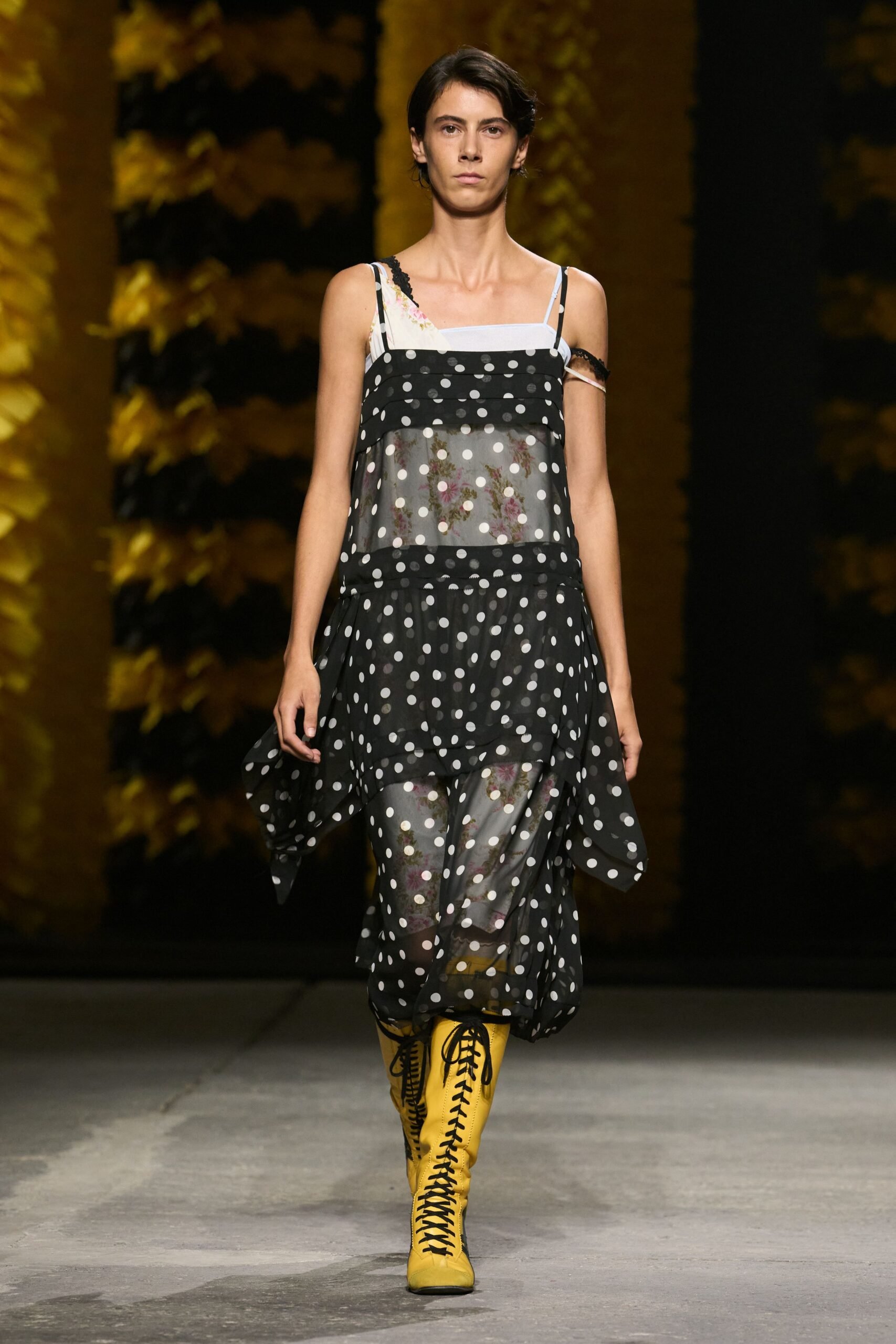onitsuka-tiger-spring-2027-ready-to-wear-look-49-scaled.jpg