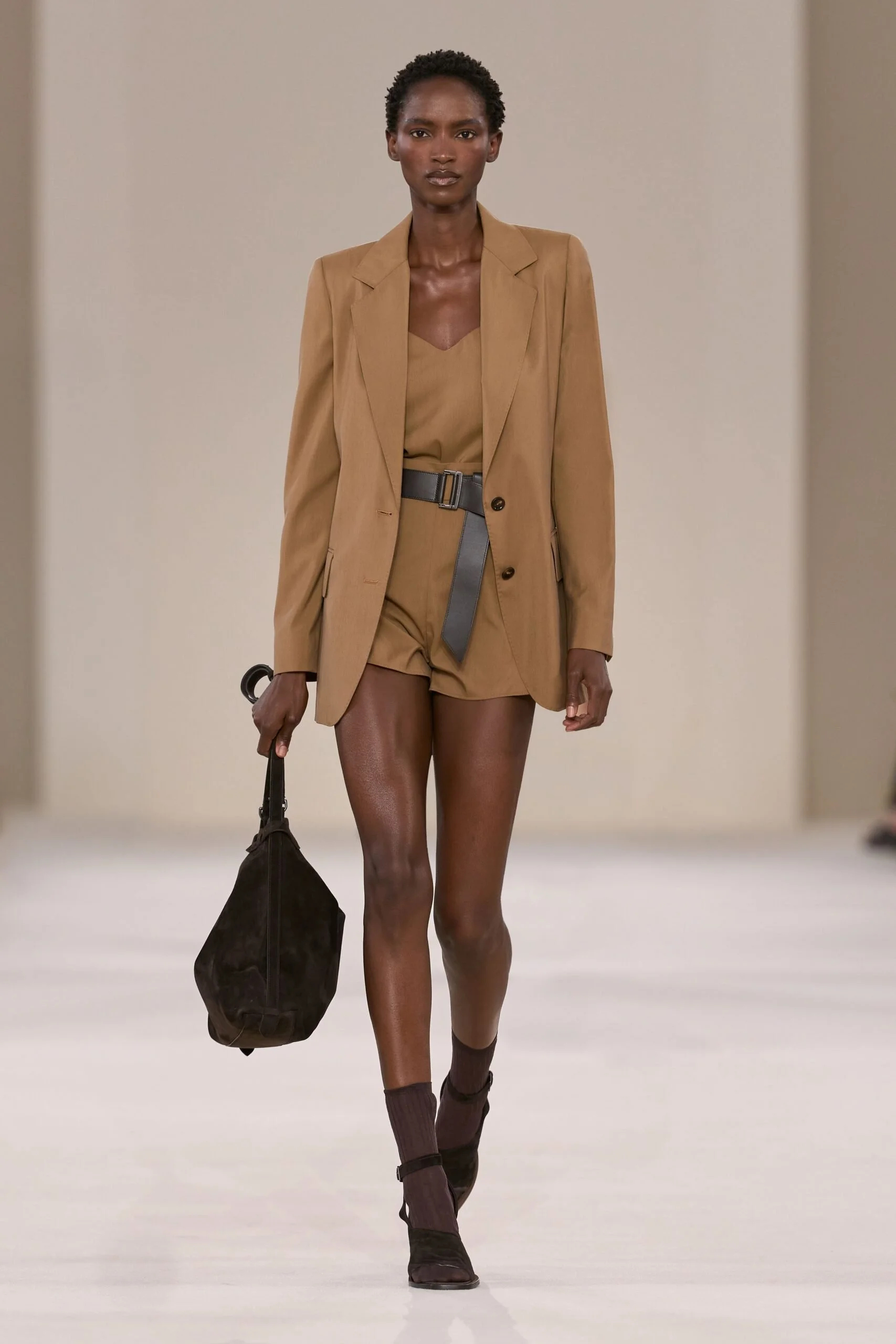 max-mara-spring-2027-ready-to-wear-look-33-scaled.jpg