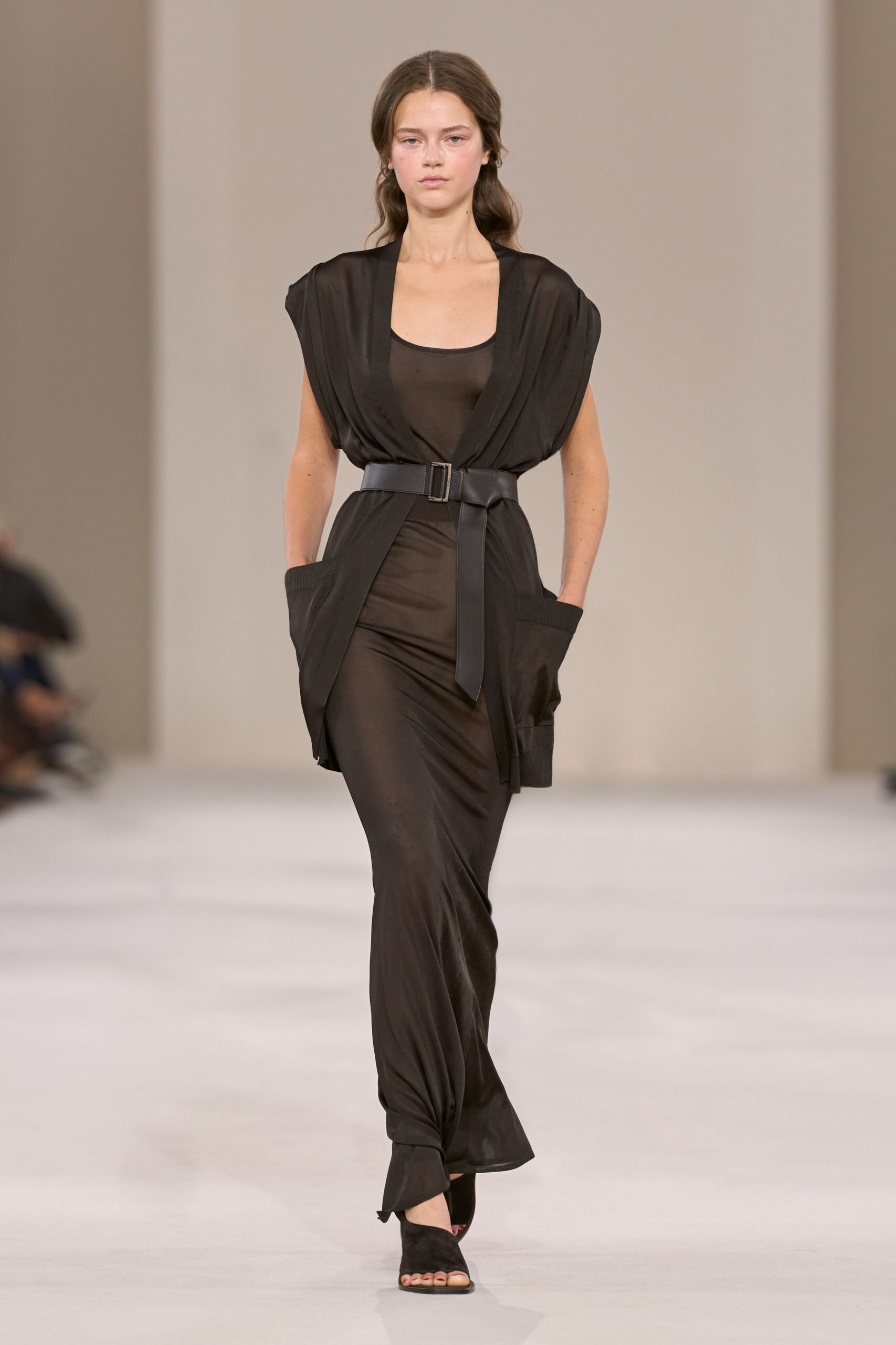 max-mara-spring-2027-ready-to-wear-look-43-scaled.jpg