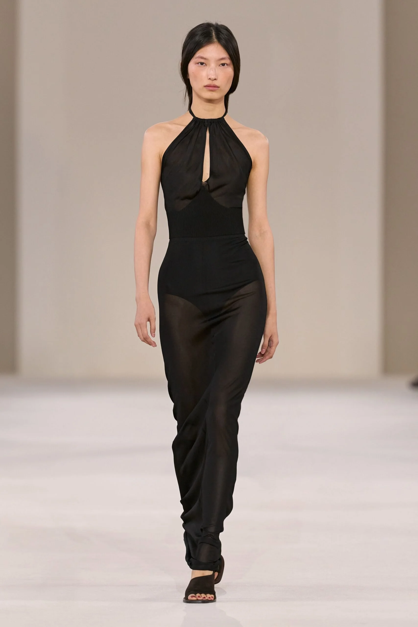 max-mara-spring-2027-ready-to-wear-look-45-scaled.jpg