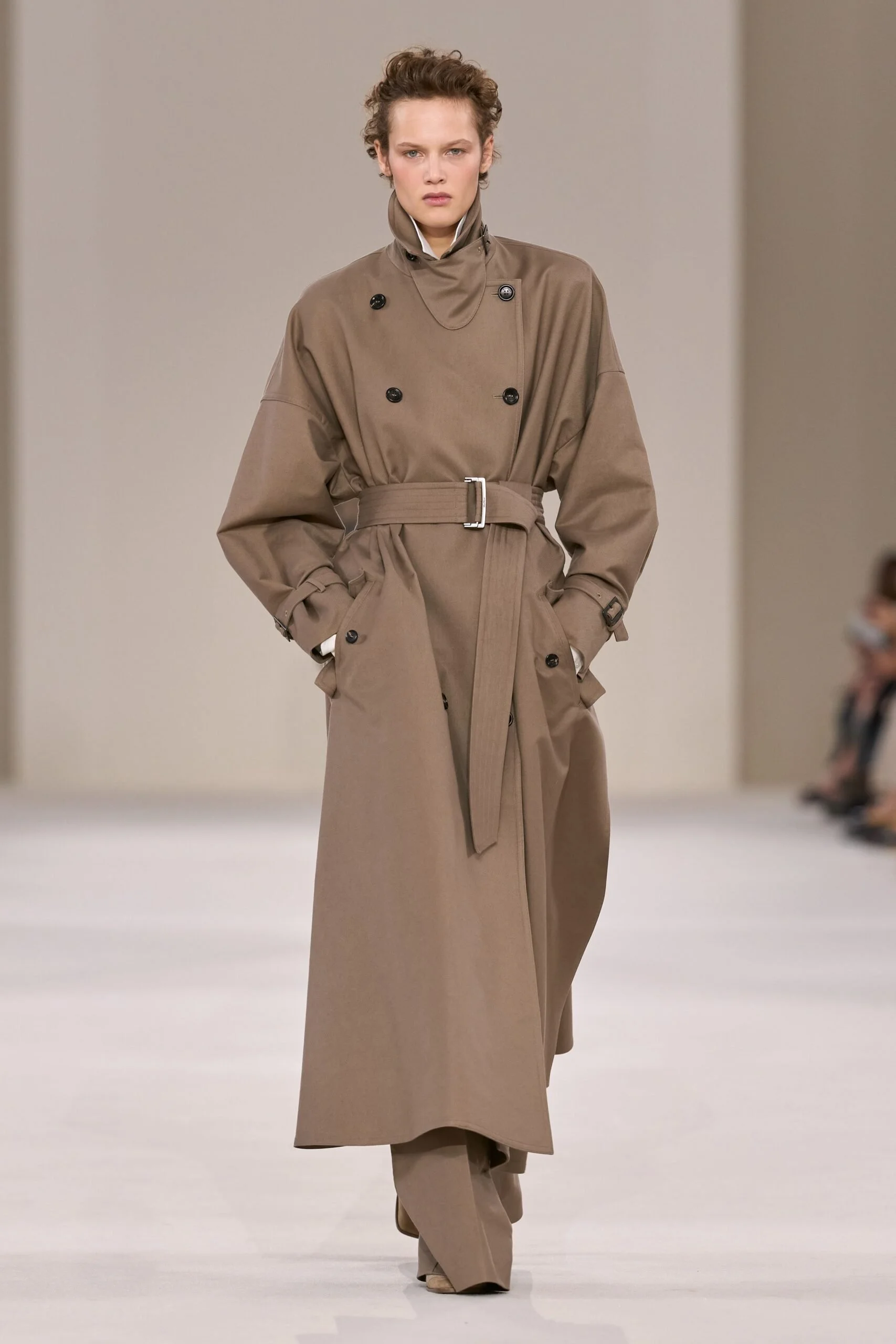 max-mara-spring-2027-ready-to-wear-look-01-scaled.jpg