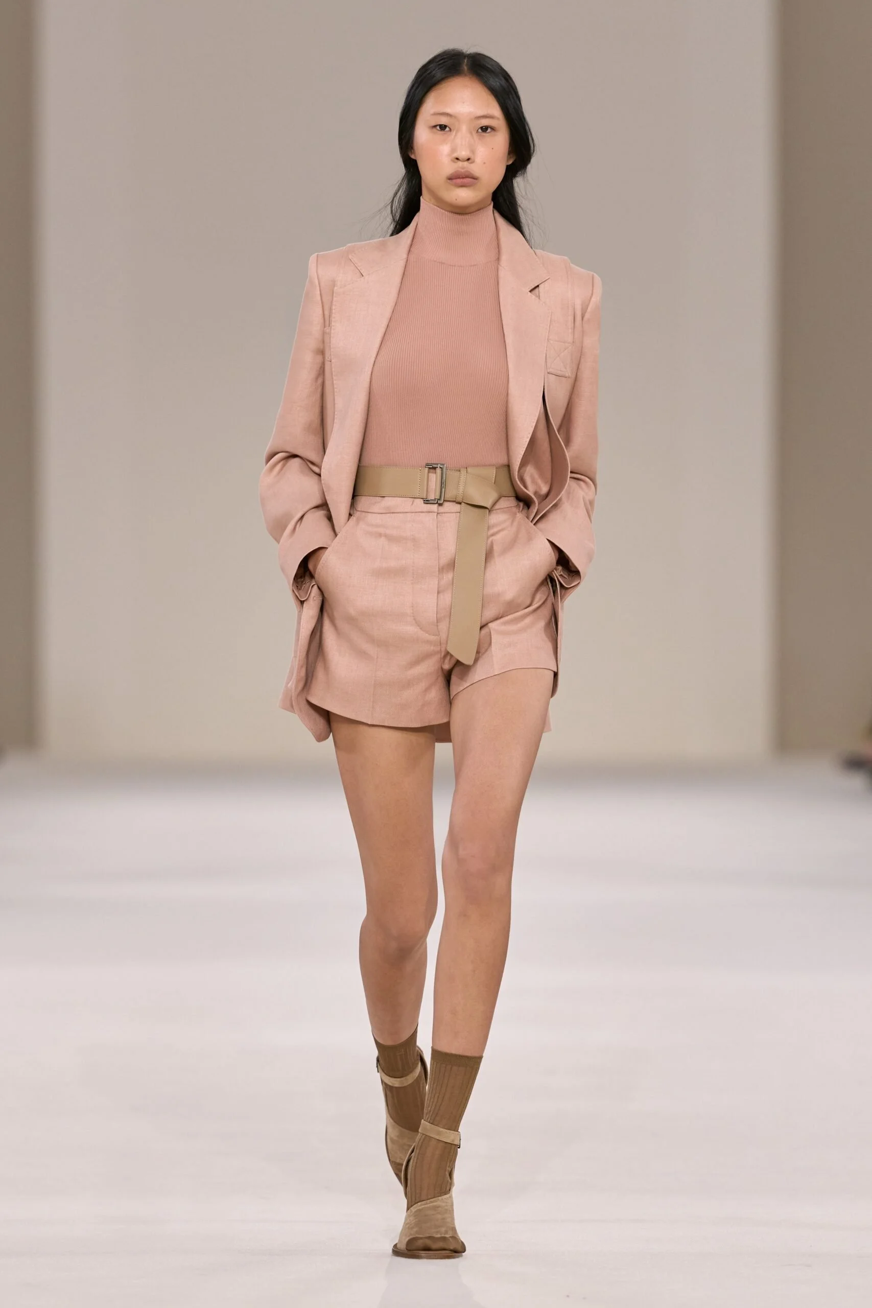 max-mara-spring-2027-ready-to-wear-look-06-scaled.jpg