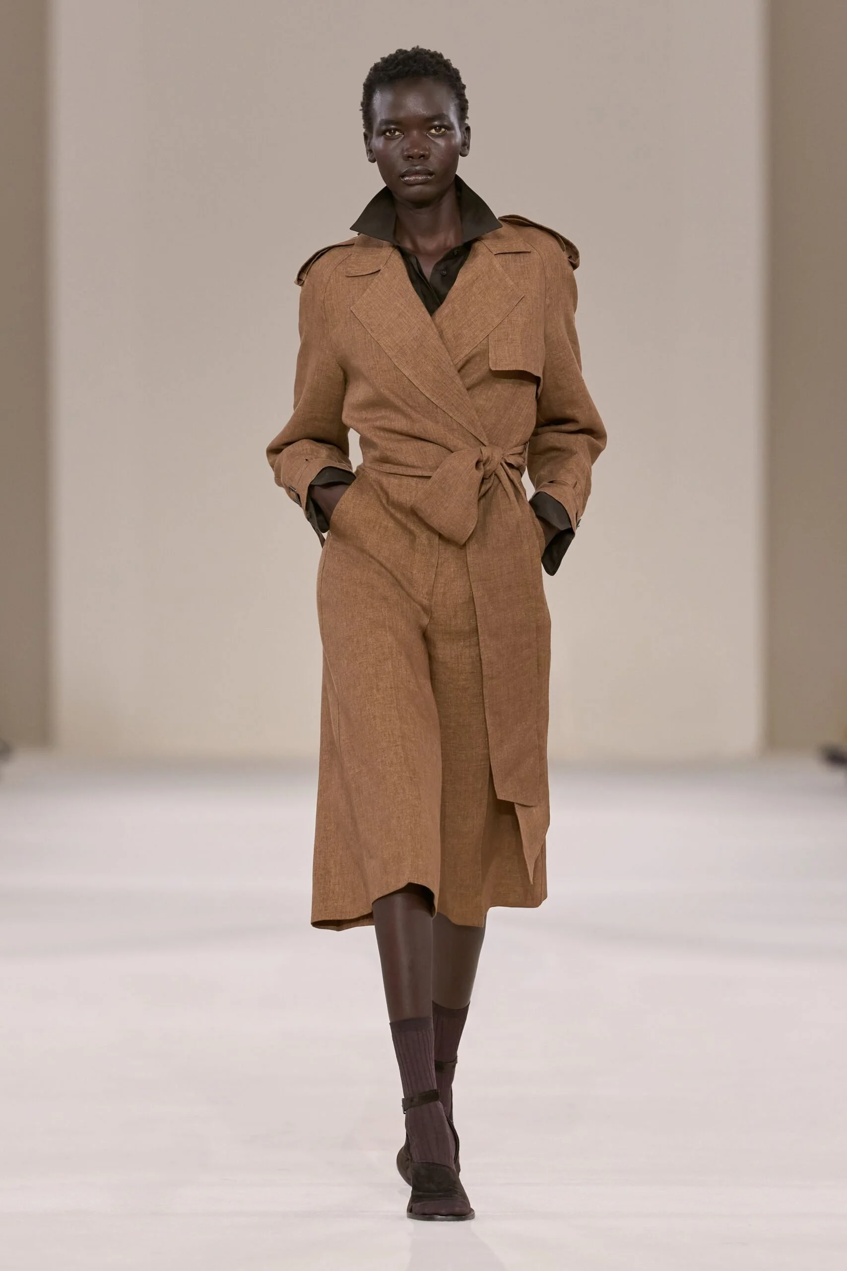 max-mara-spring-2027-ready-to-wear-look-07-scaled.jpg