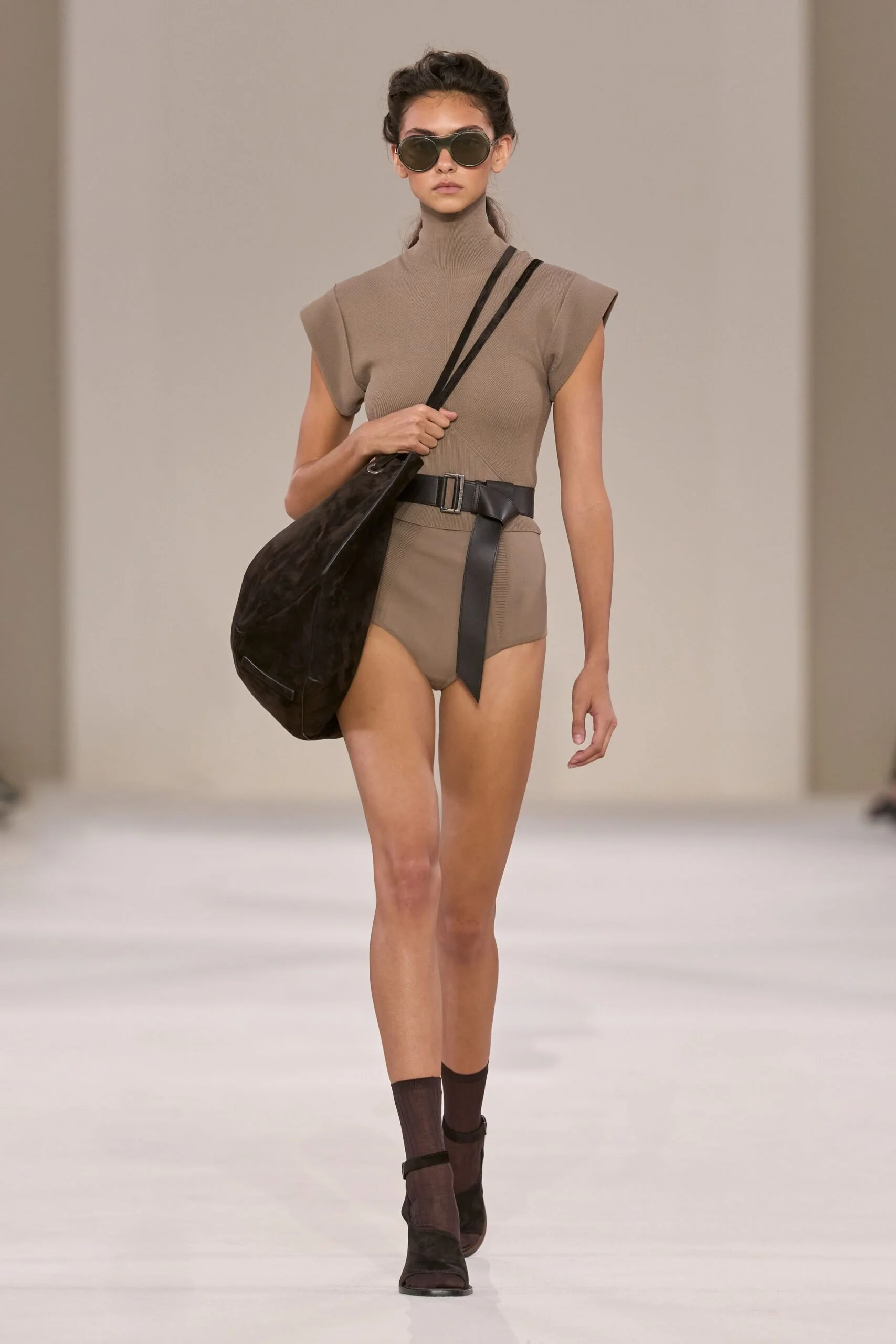 max-mara-spring-2027-ready-to-wear-look-17-scaled.jpg