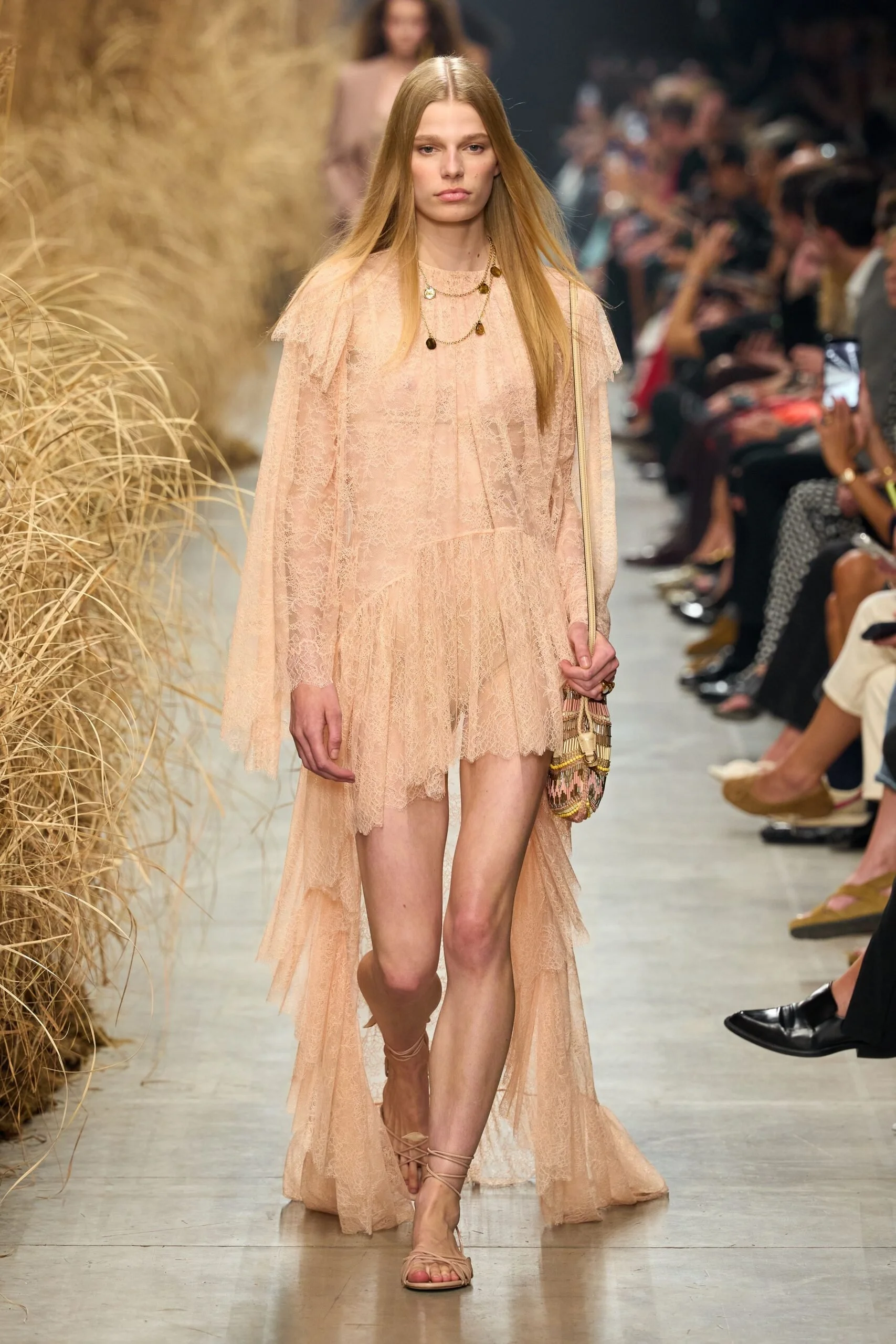 etro-spring-2027-ready-to-wear-look-06-scaled.jpg