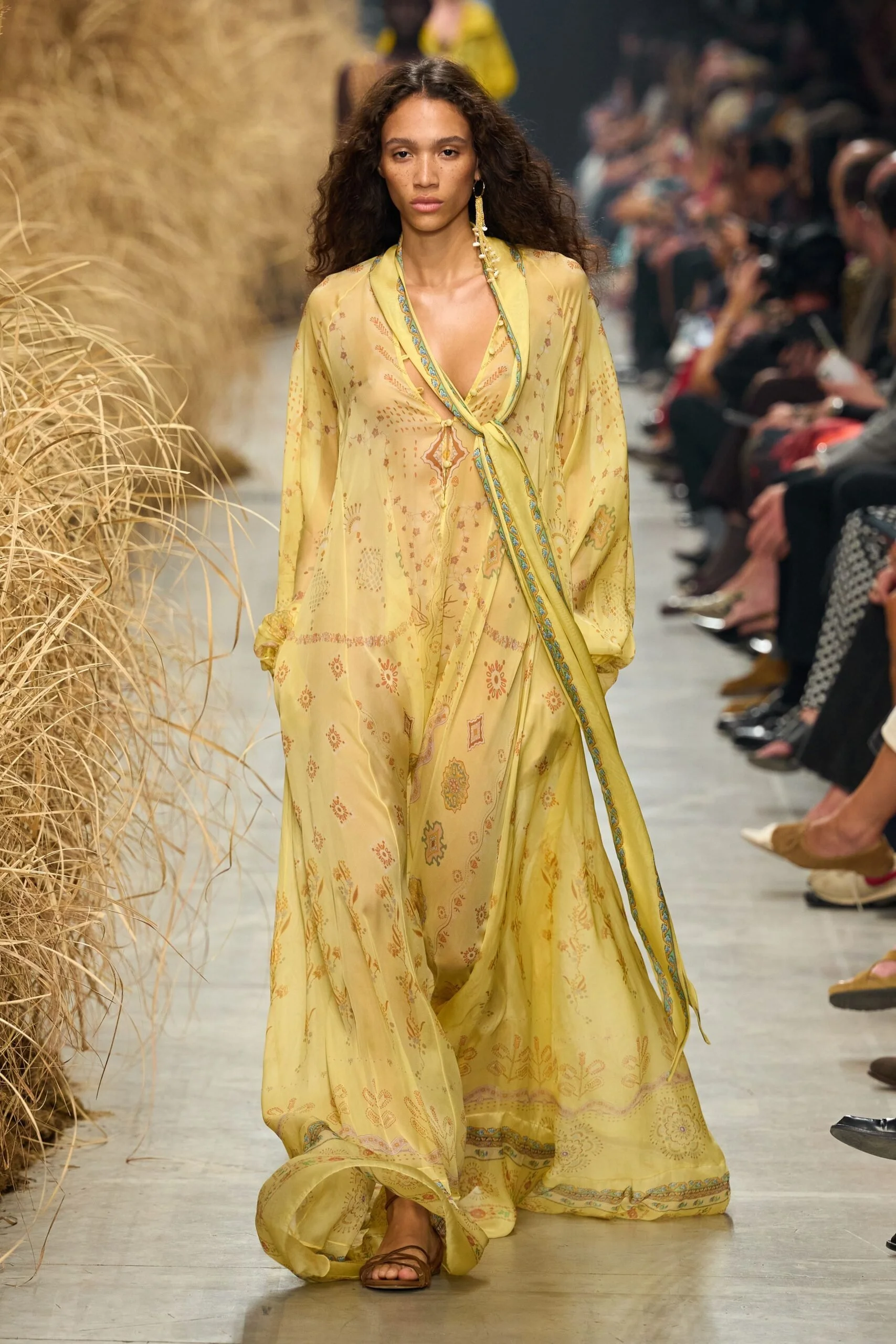 etro-spring-2027-ready-to-wear-look-28-scaled.jpg