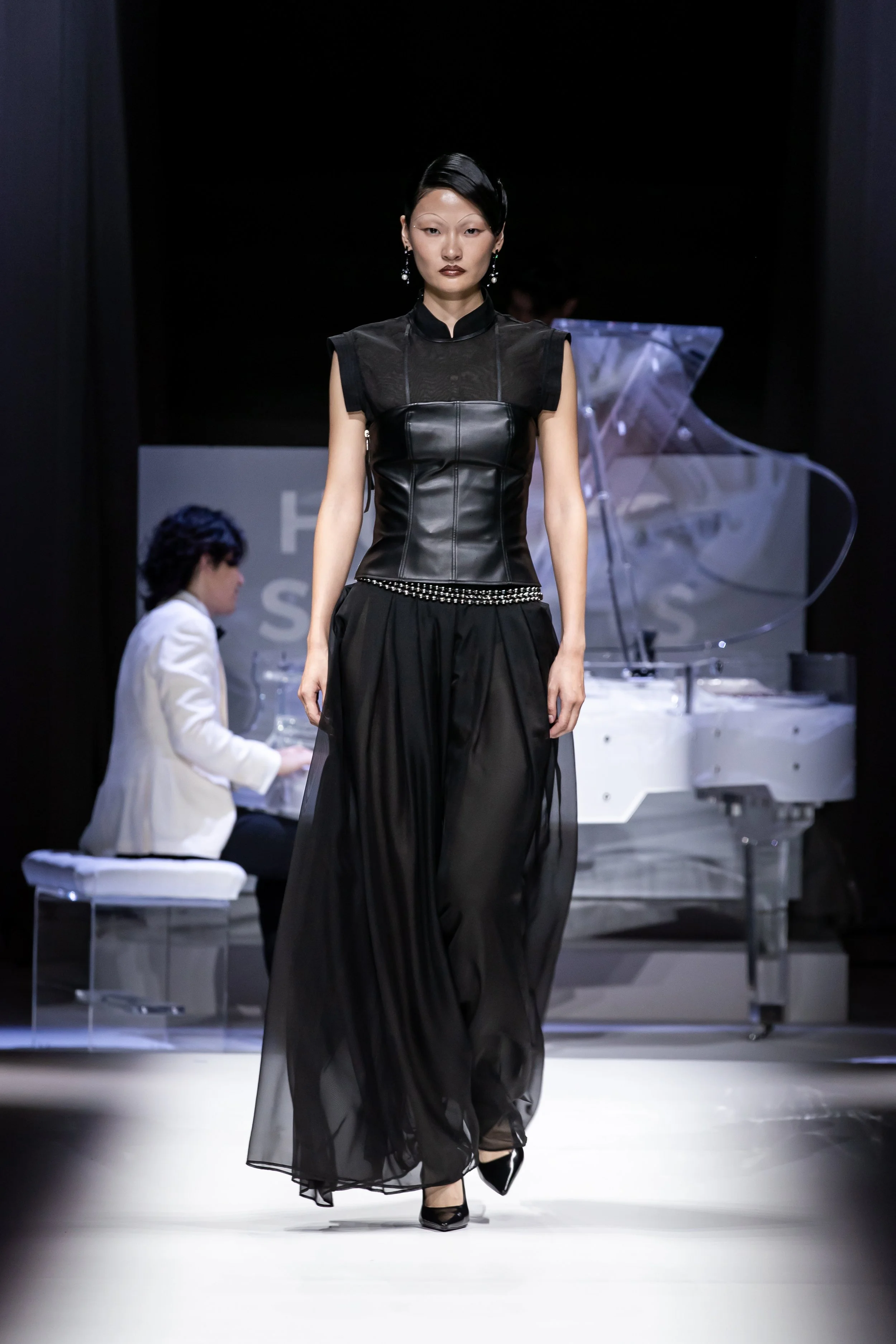 Look2.jpg