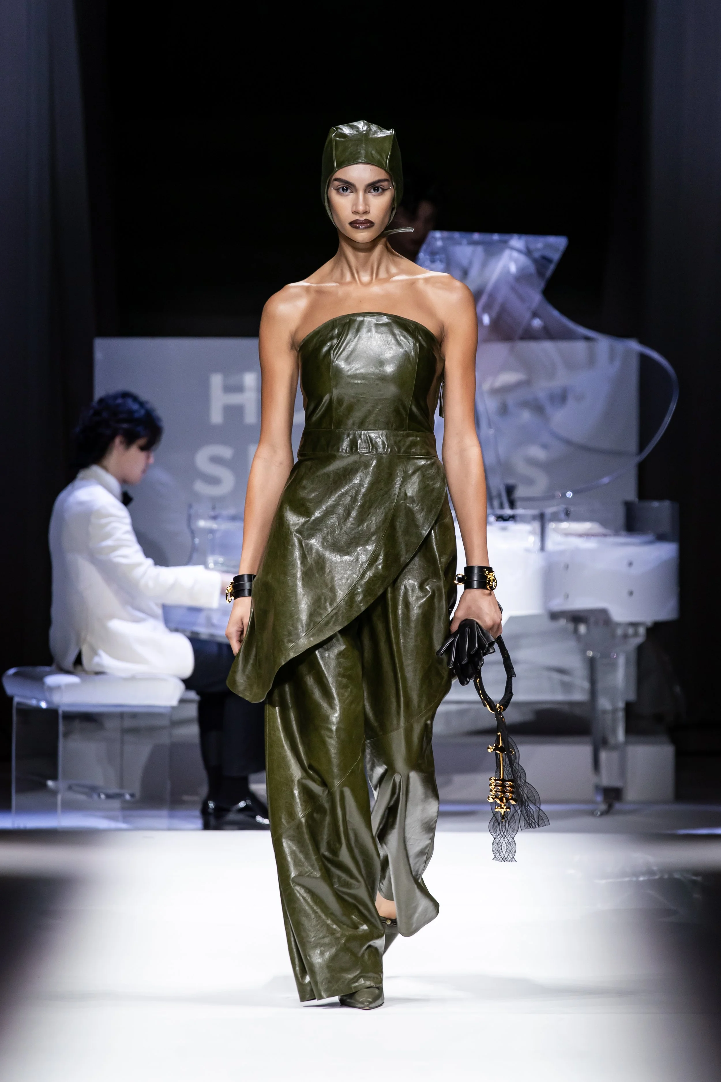 Look13.jpg