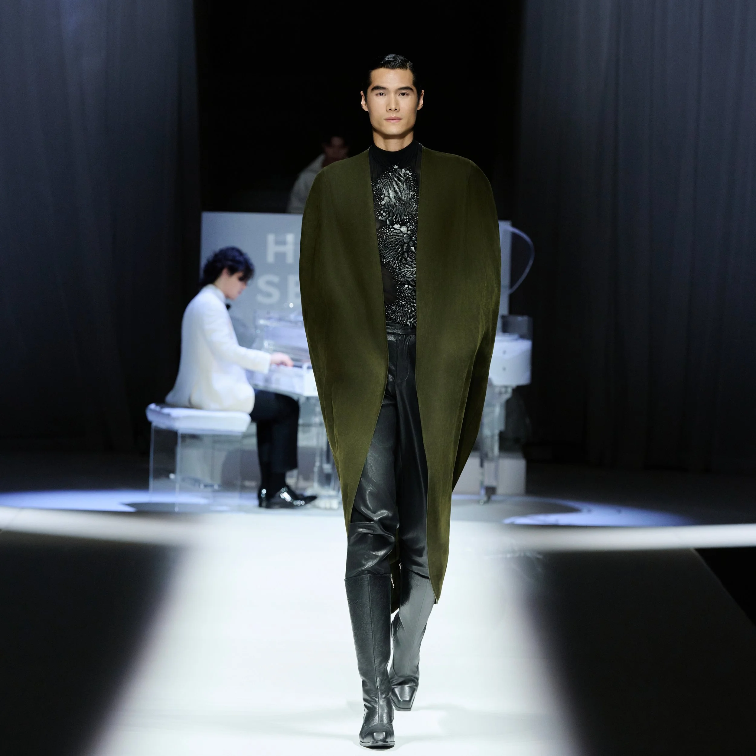 Look35.jpg