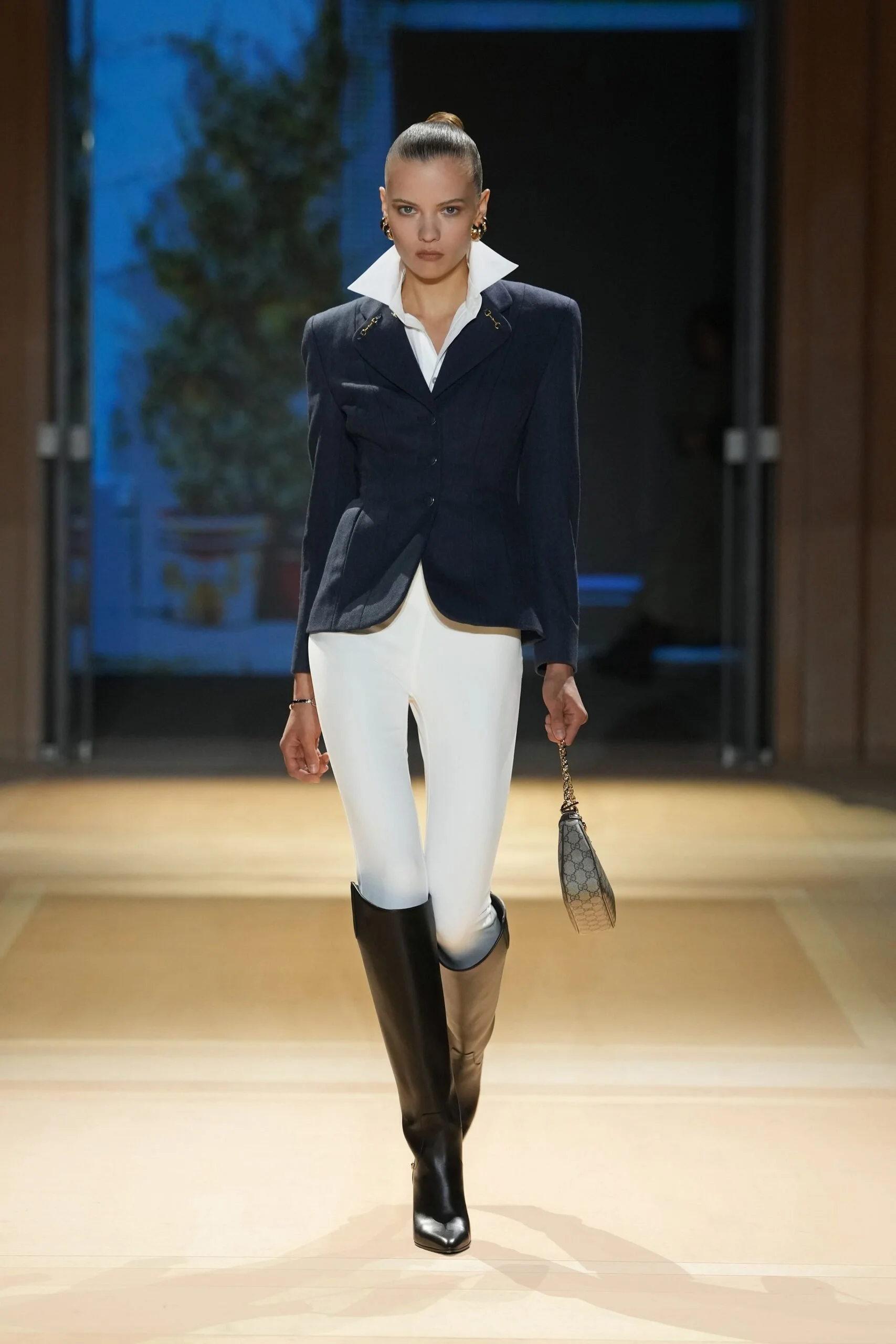 gucci-spring-2027-ready-to-wear-look-01-scaled.jpg