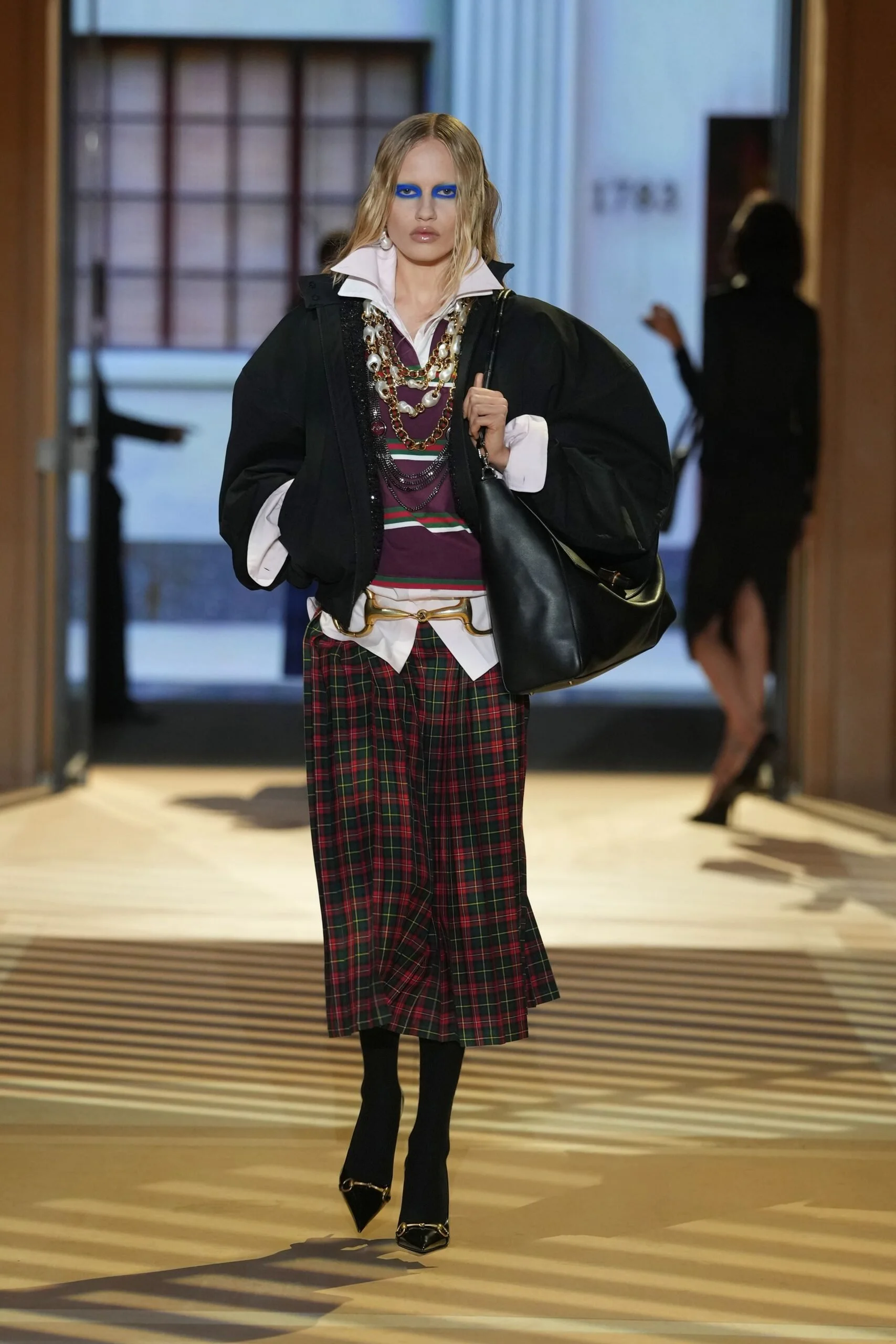 gucci-spring-2027-ready-to-wear-look-33-scaled.jpg