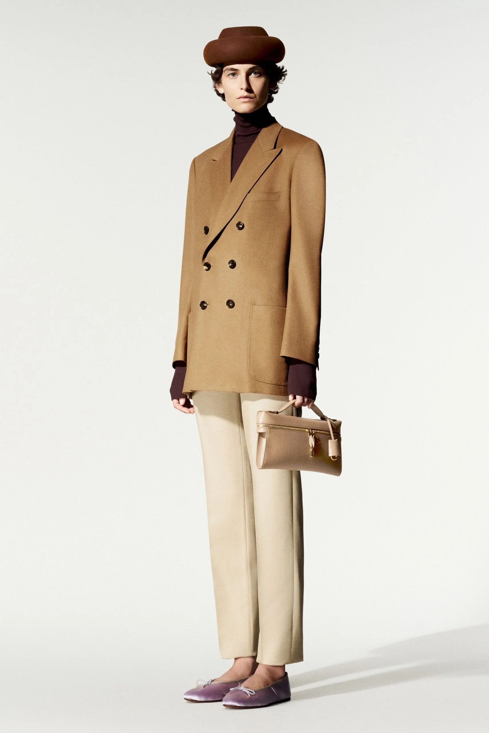 loro-piana-spring-2027-ready-to-wear-look-01-scaled.jpg