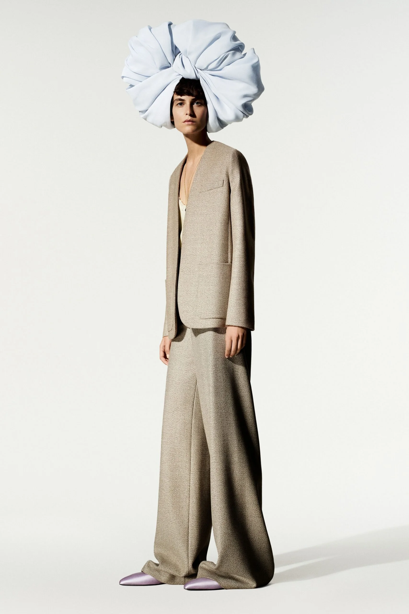loro-piana-spring-2027-ready-to-wear-look-07-scaled.jpg