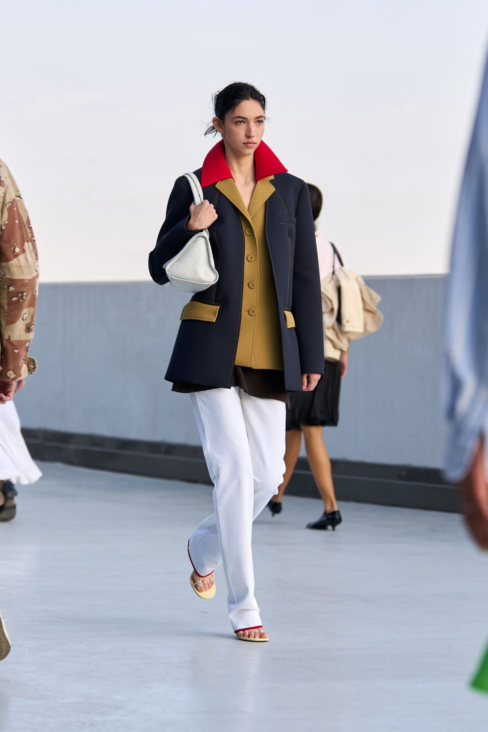 moschino-spring-2027-ready-to-wear-look-08-scaled.jpg