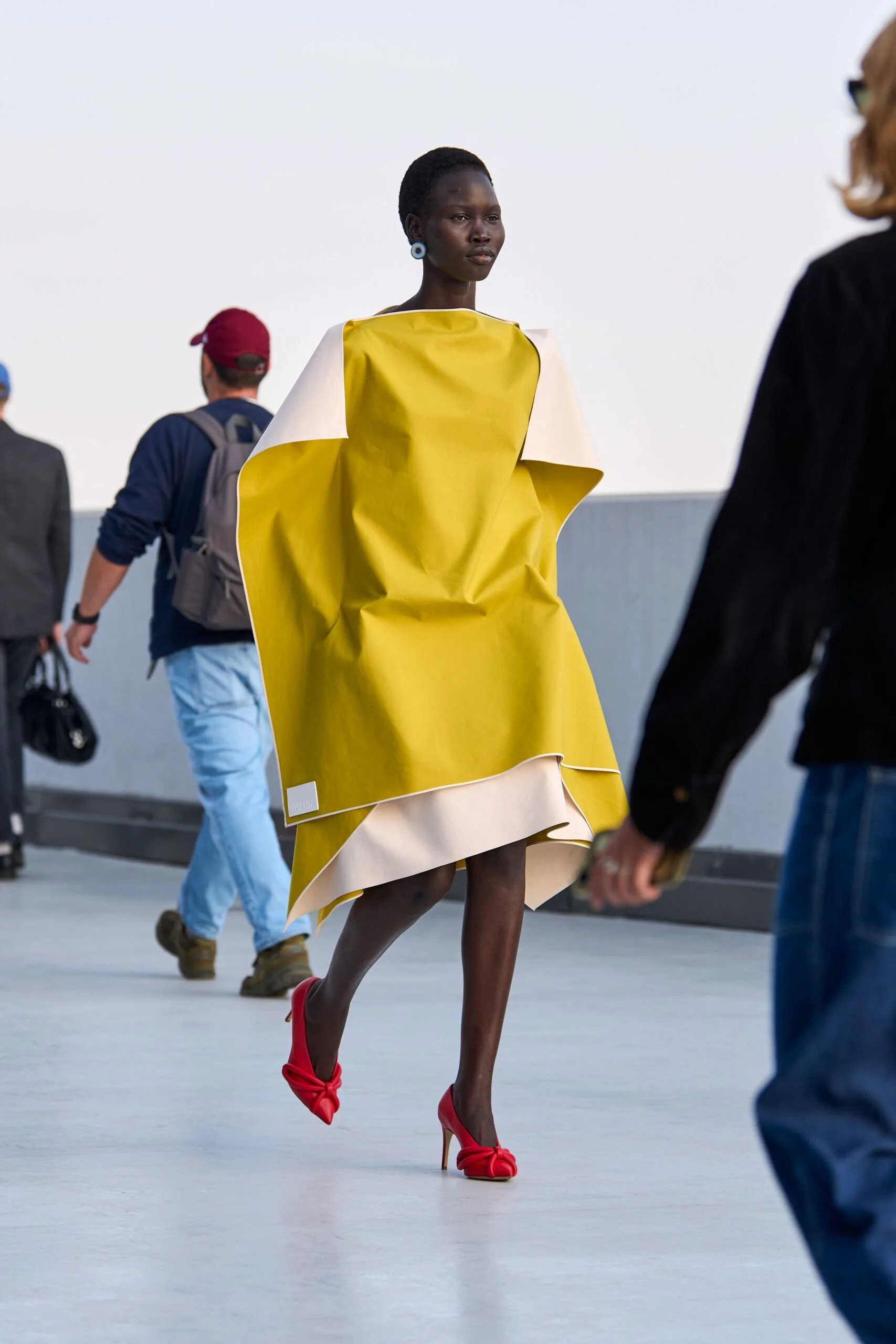 moschino-spring-2027-ready-to-wear-look-09-scaled.jpg