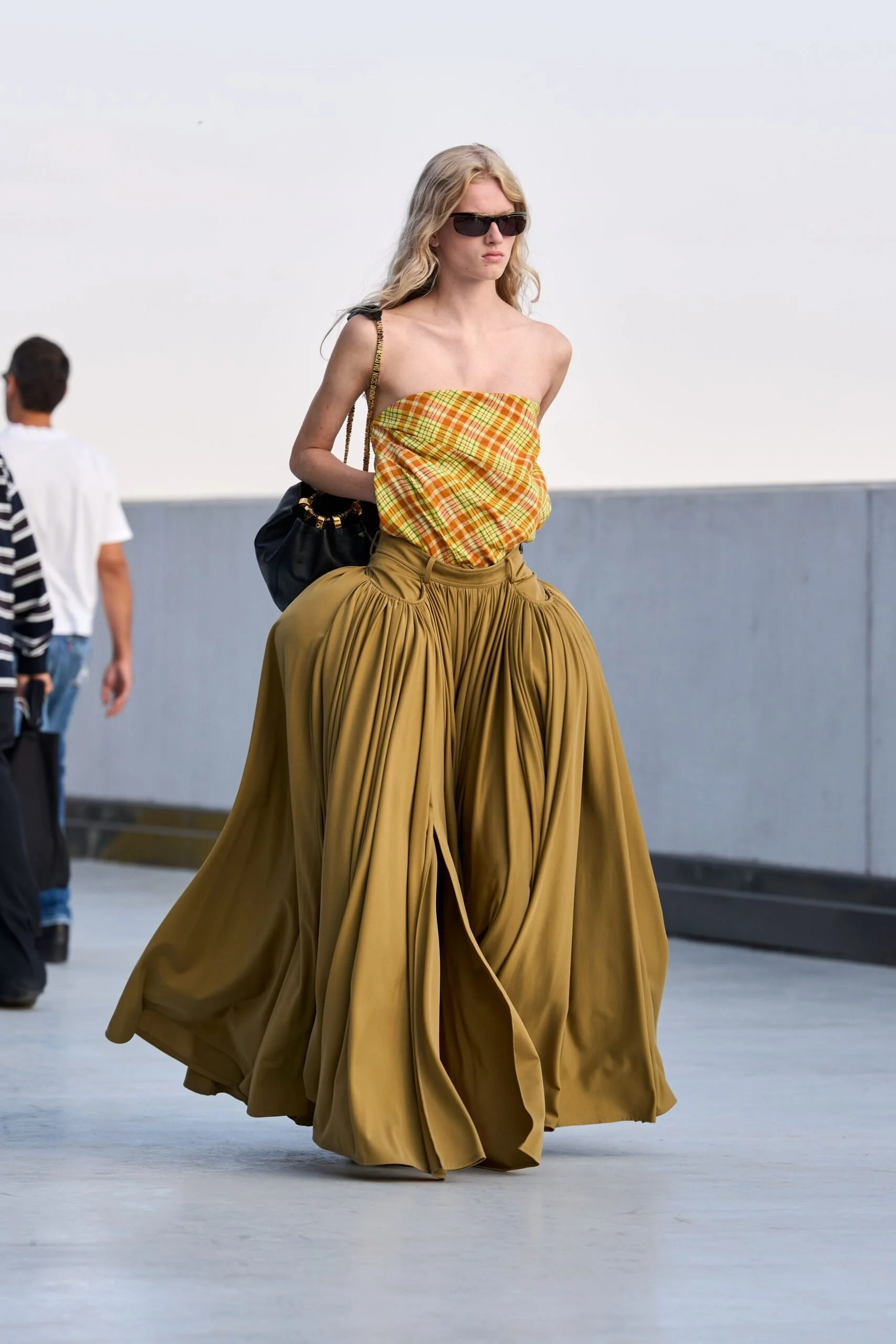 moschino-spring-2027-ready-to-wear-look-14-scaled.jpg