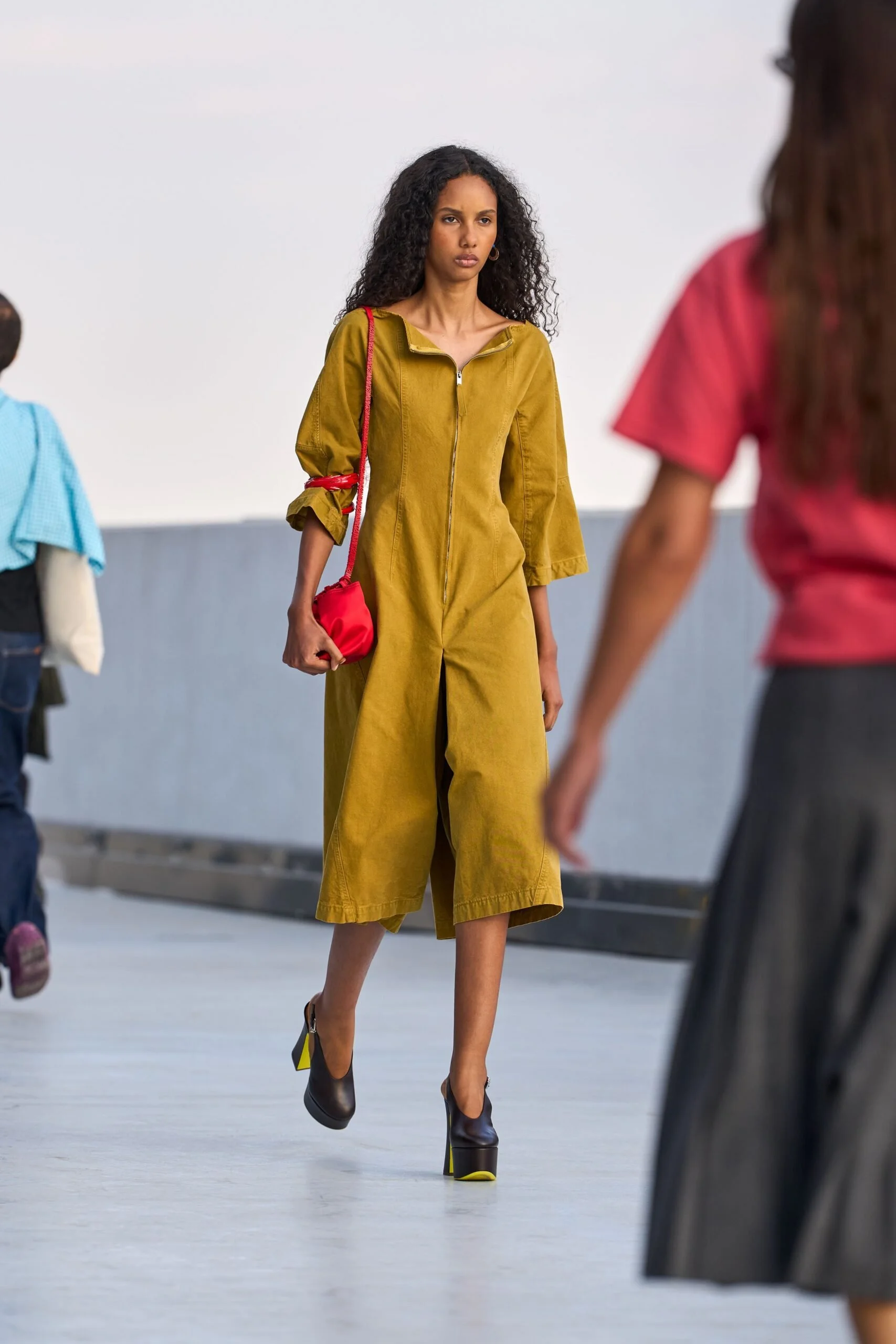 moschino-spring-2027-ready-to-wear-look-15-scaled.jpg