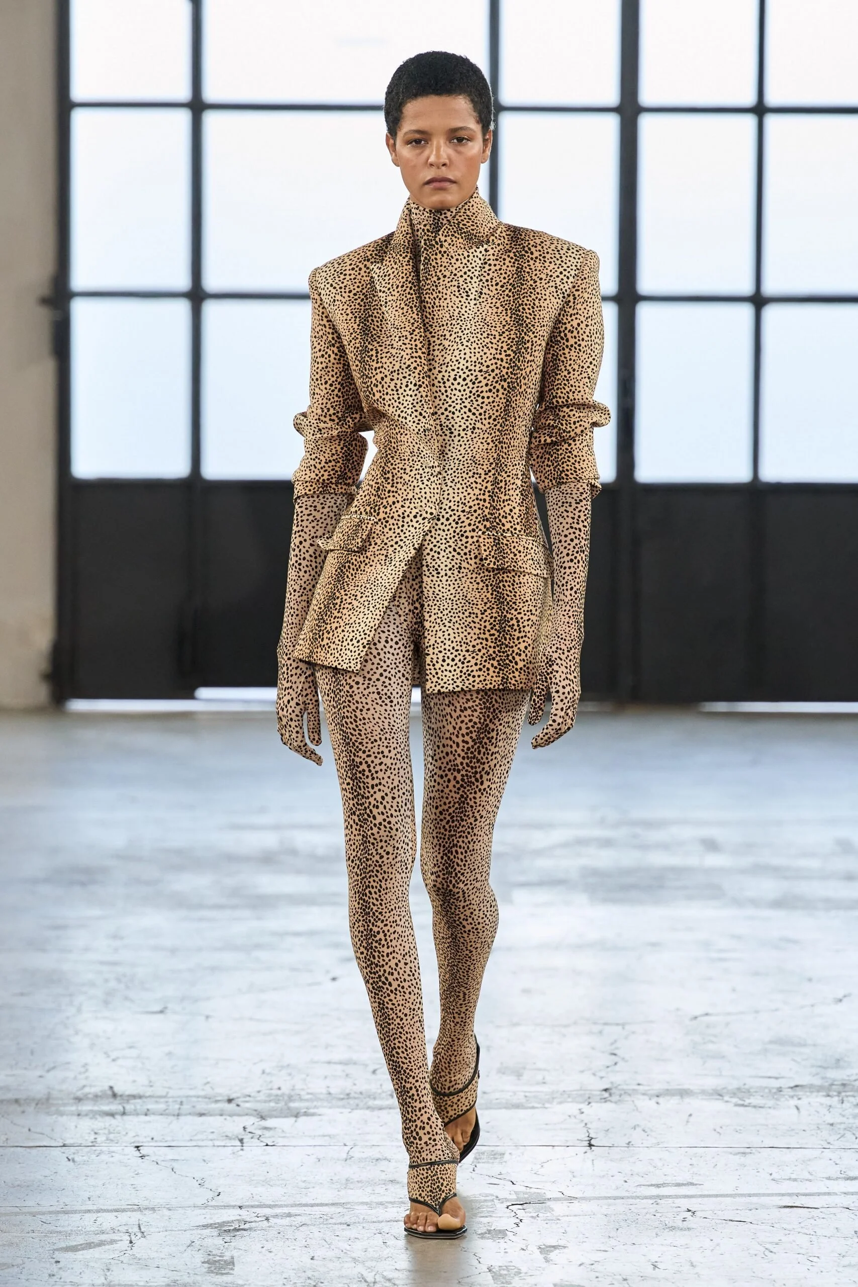 elisabetta-franchi-spring-2027-ready-to-wear-look-01-scaled.jpg