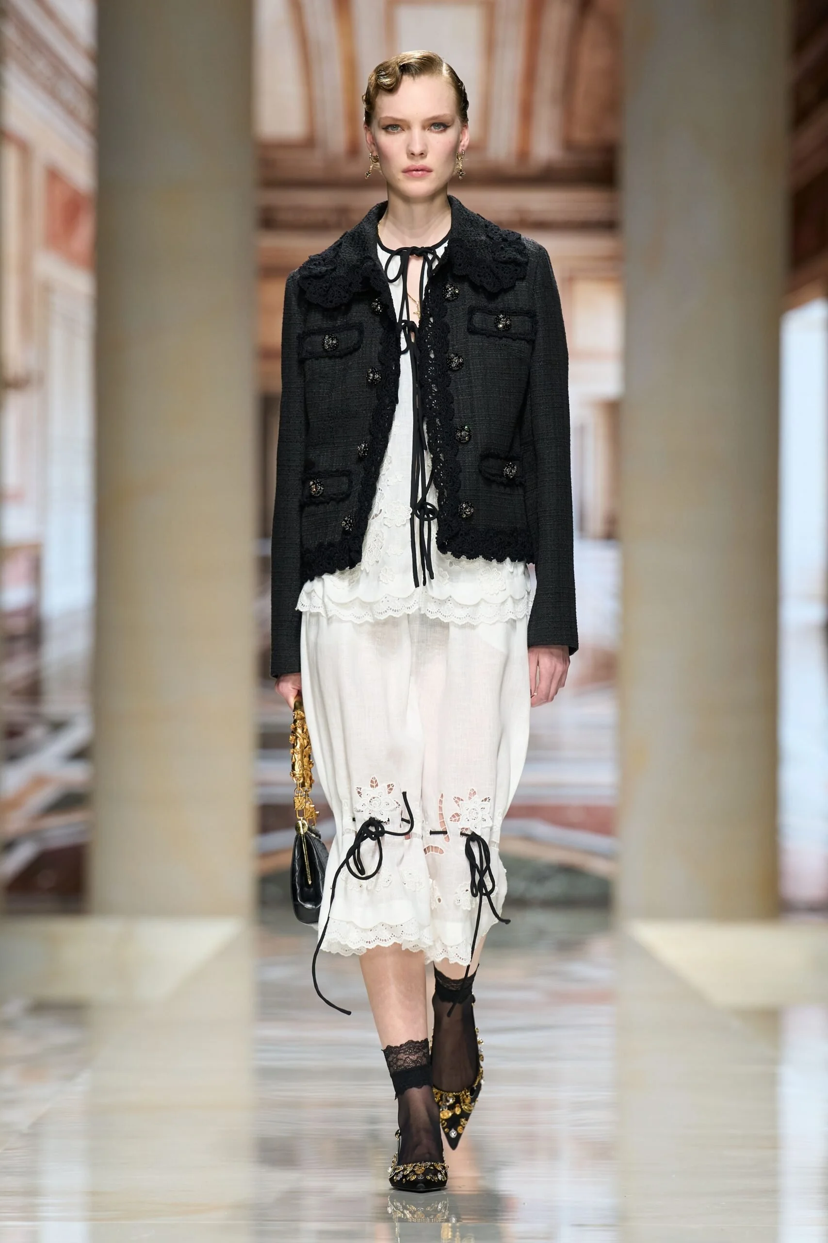 dolce-gabbana-spring-2027-ready-to-wear-look-01-scaled.jpg