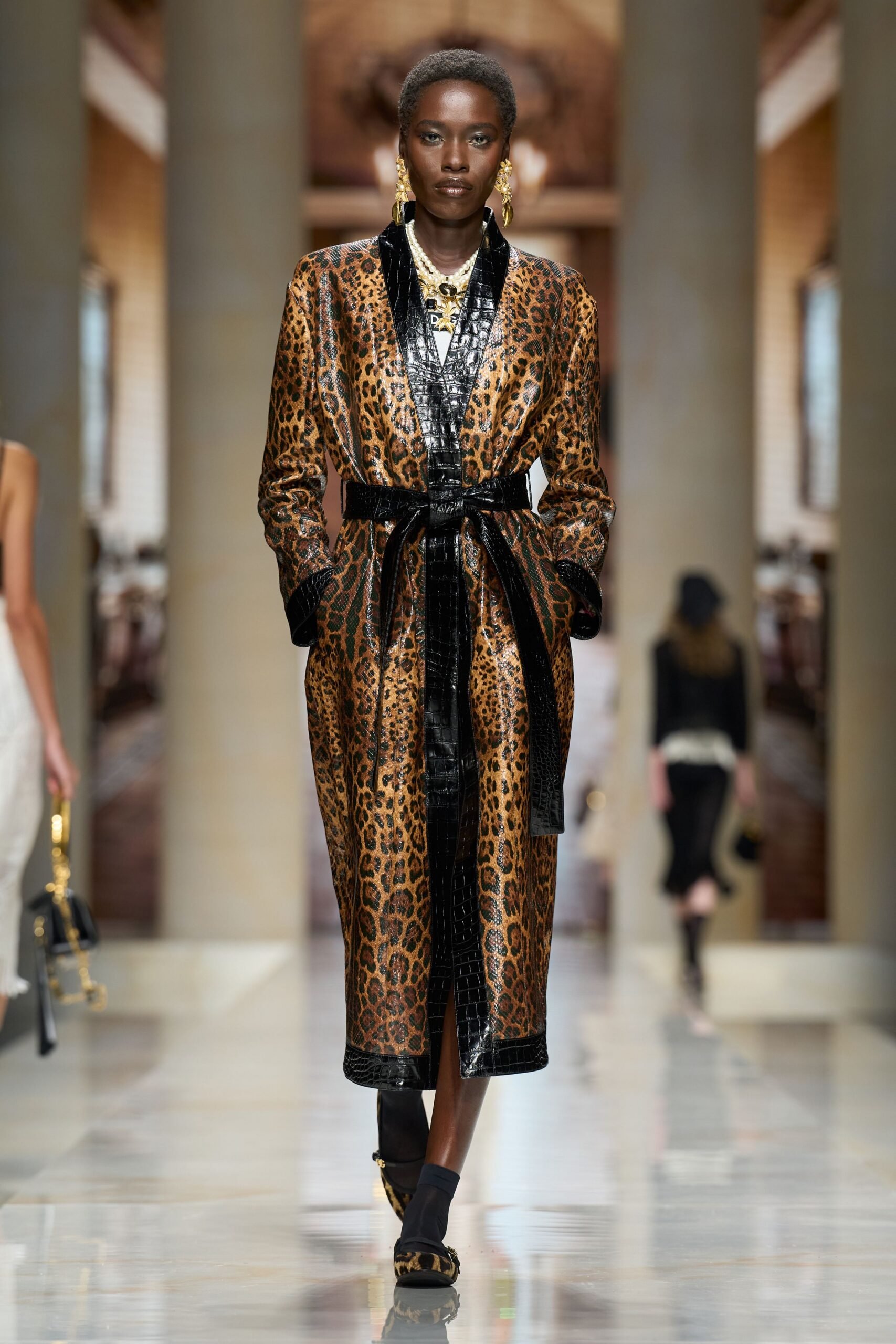 dolce-gabbana-spring-2027-ready-to-wear-look-06-scaled.jpg