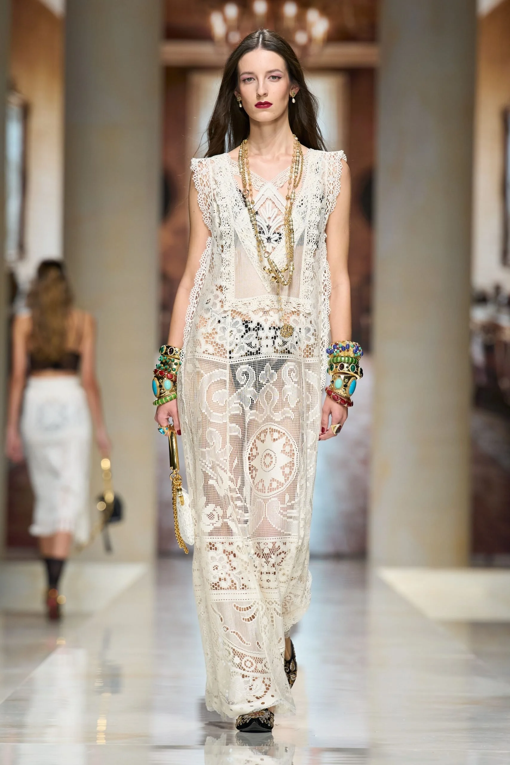 dolce-gabbana-spring-2027-ready-to-wear-look-07-scaled.jpg