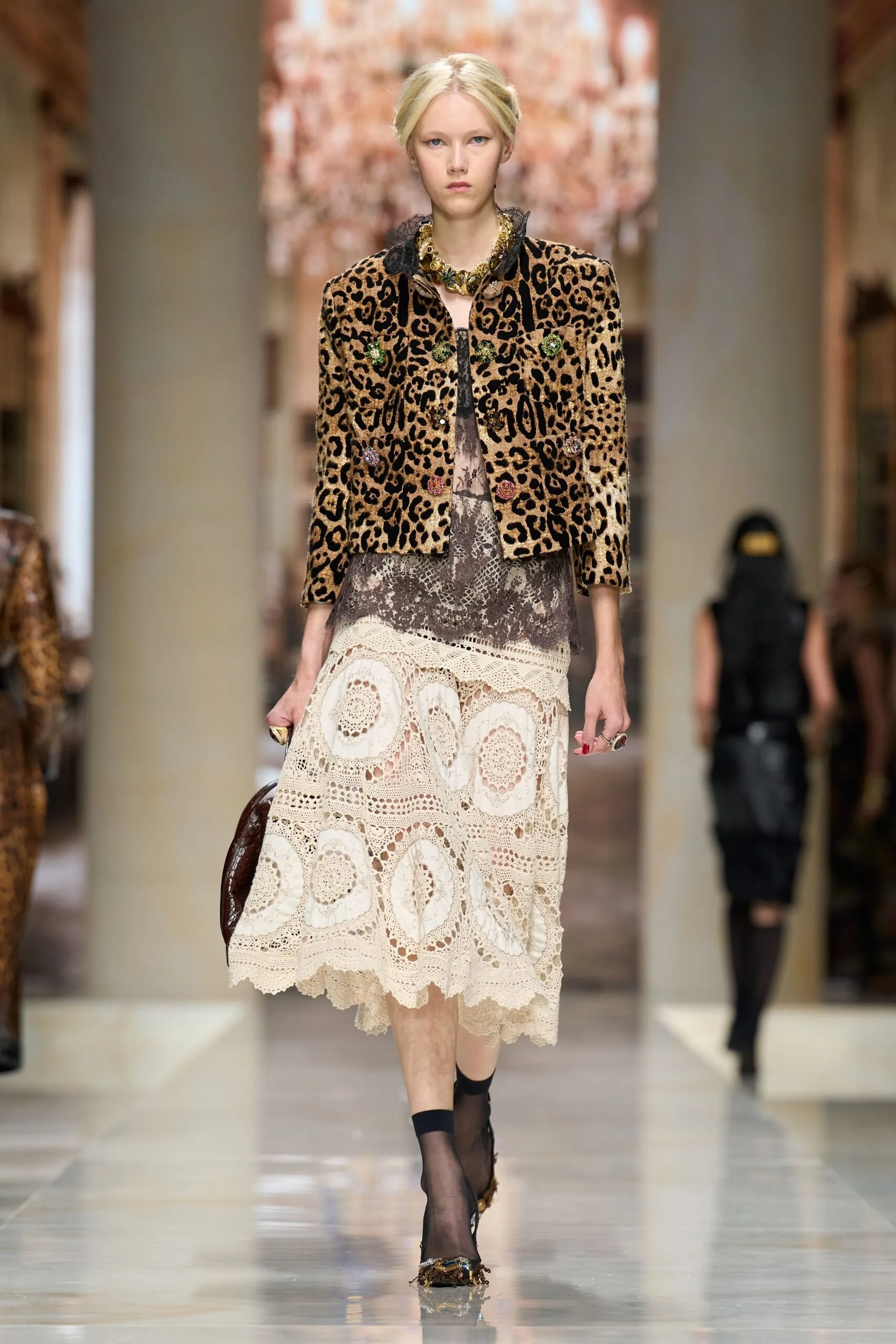dolce-gabbana-spring-2027-ready-to-wear-look-08-scaled.jpg