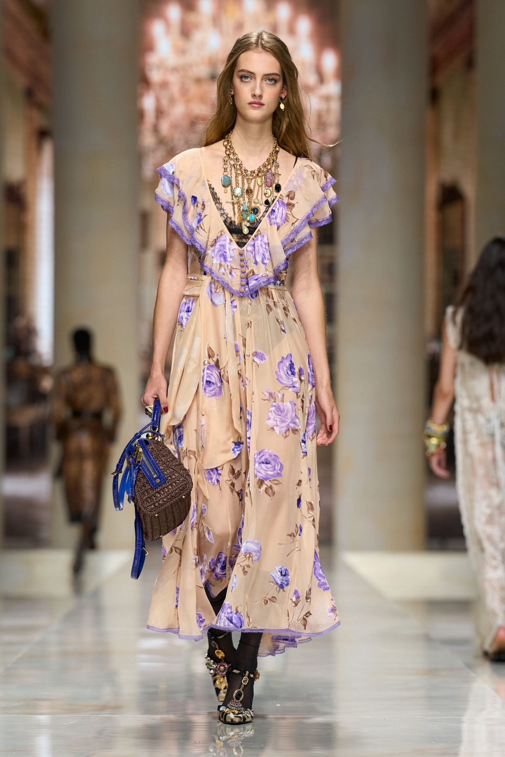 dolce-gabbana-spring-2027-ready-to-wear-look-09-scaled.jpg