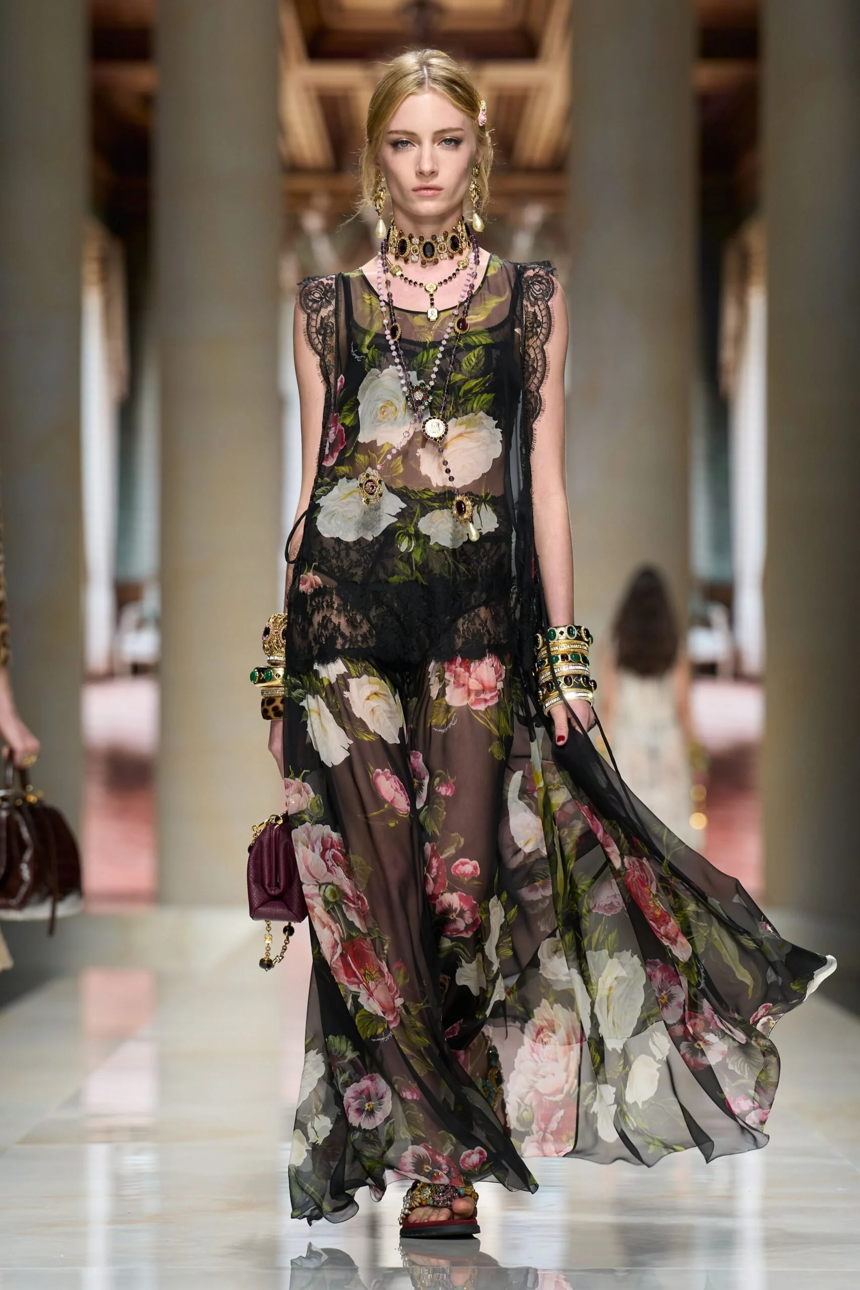 dolce-gabbana-spring-2027-ready-to-wear-look-10-scaled.jpg