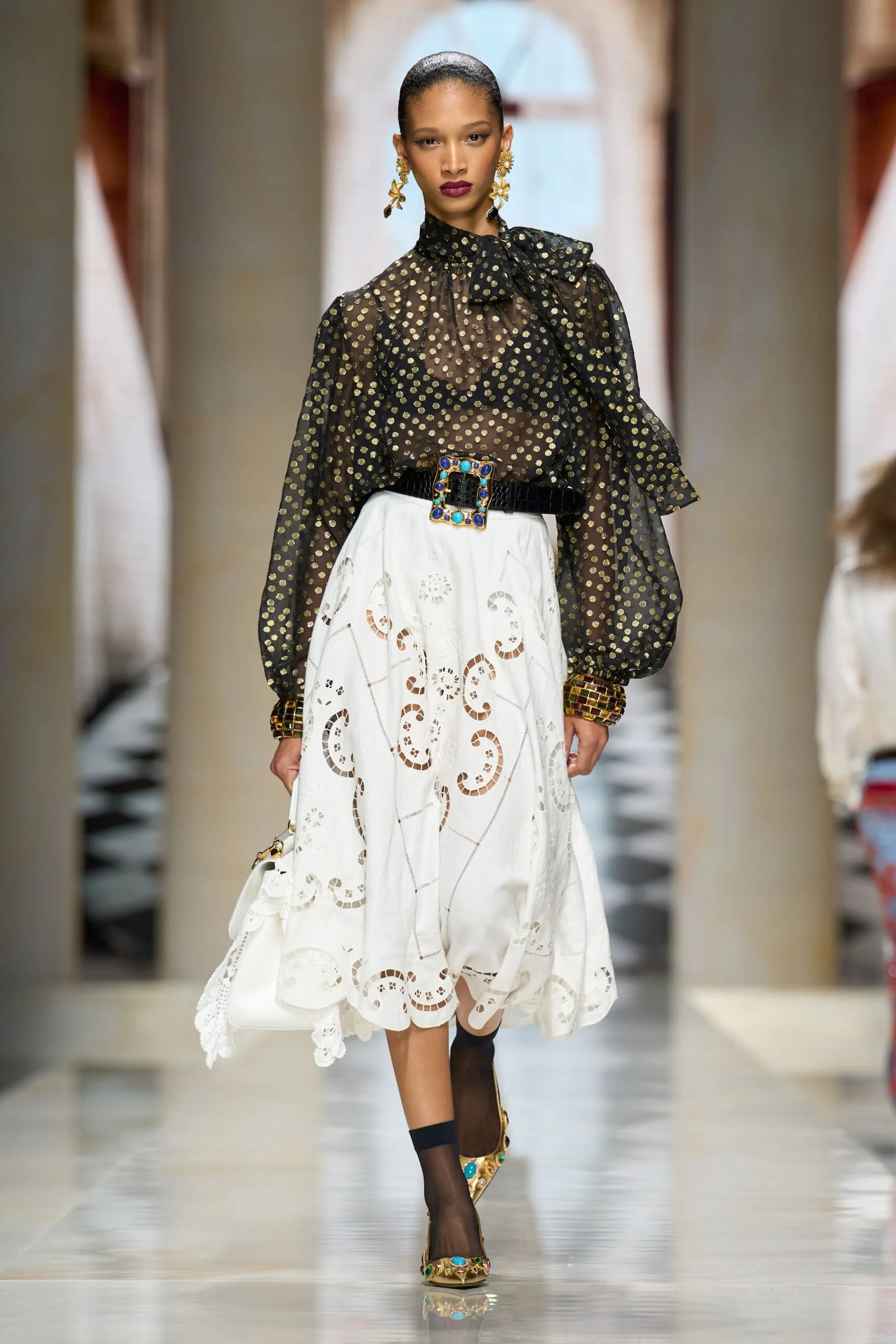 dolce-gabbana-spring-2027-ready-to-wear-look-13-scaled.jpg