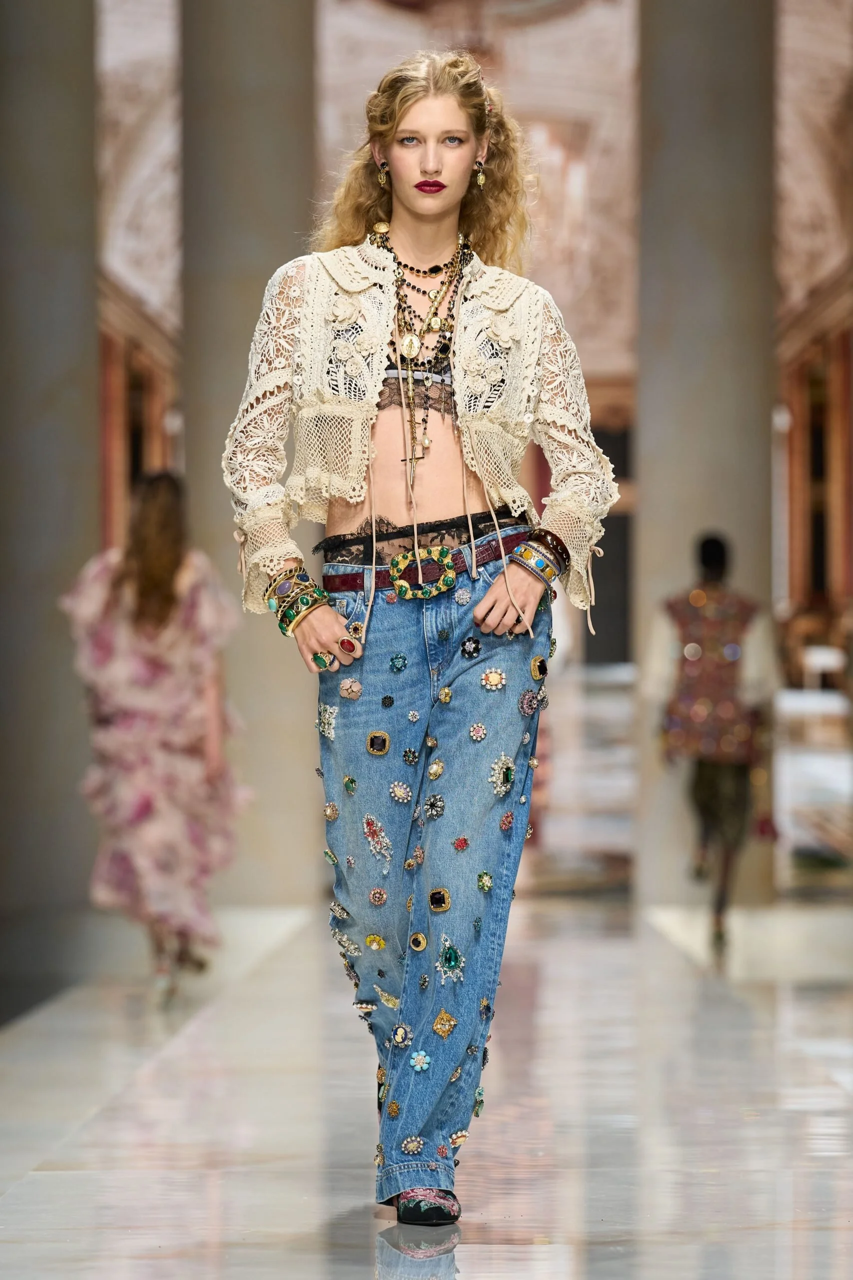 dolce-gabbana-spring-2027-ready-to-wear-look-18-scaled.jpg