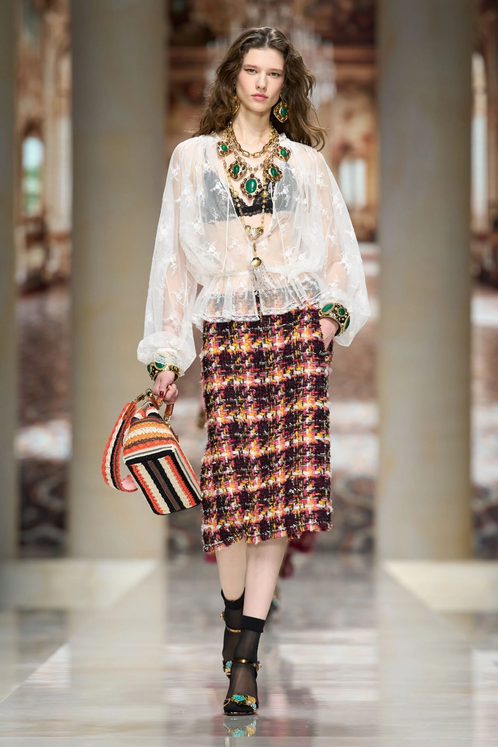 dolce-gabbana-spring-2027-ready-to-wear-look-19-scaled.jpg