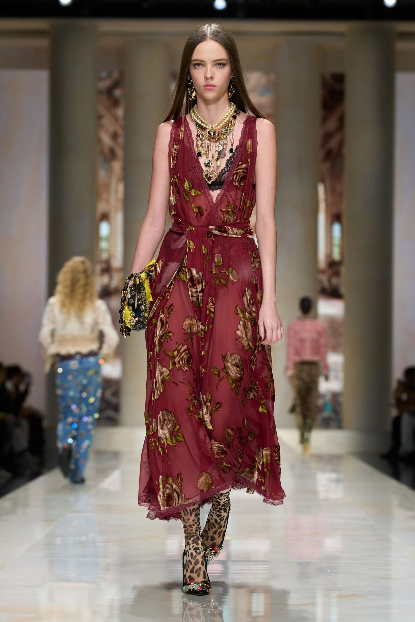 dolce-gabbana-spring-2027-ready-to-wear-look-20-scaled.jpg