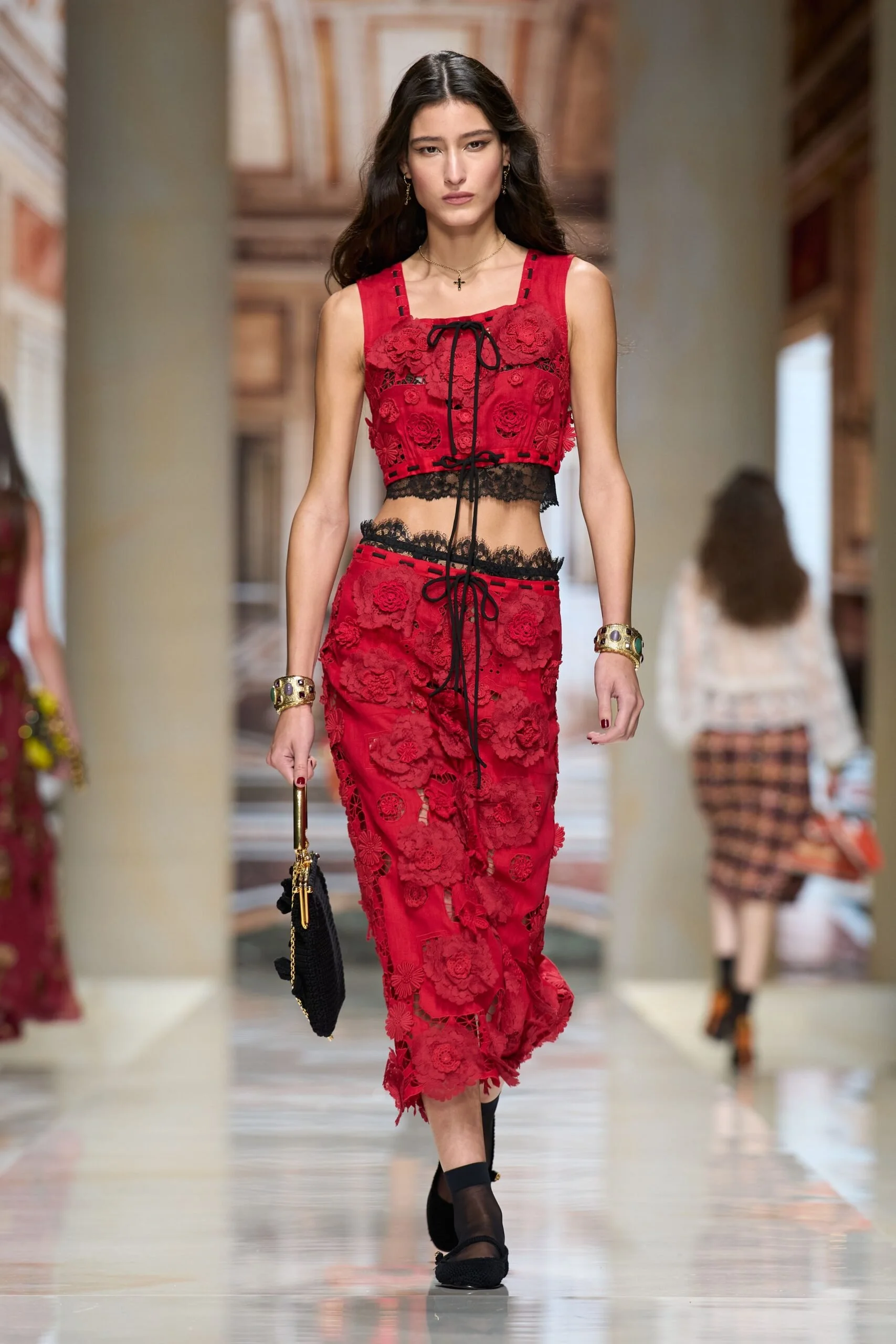 dolce-gabbana-spring-2027-ready-to-wear-look-22-scaled.jpg